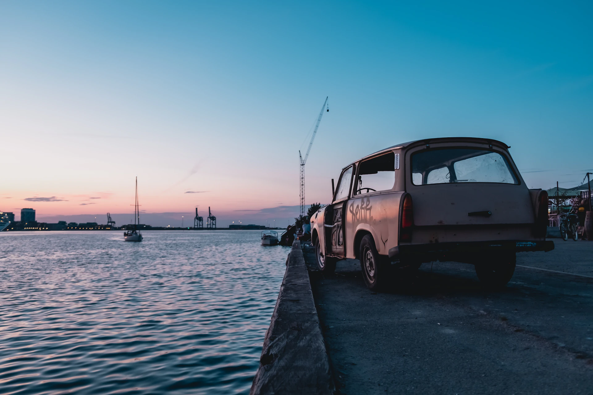 black and brown leather padded tub sofa