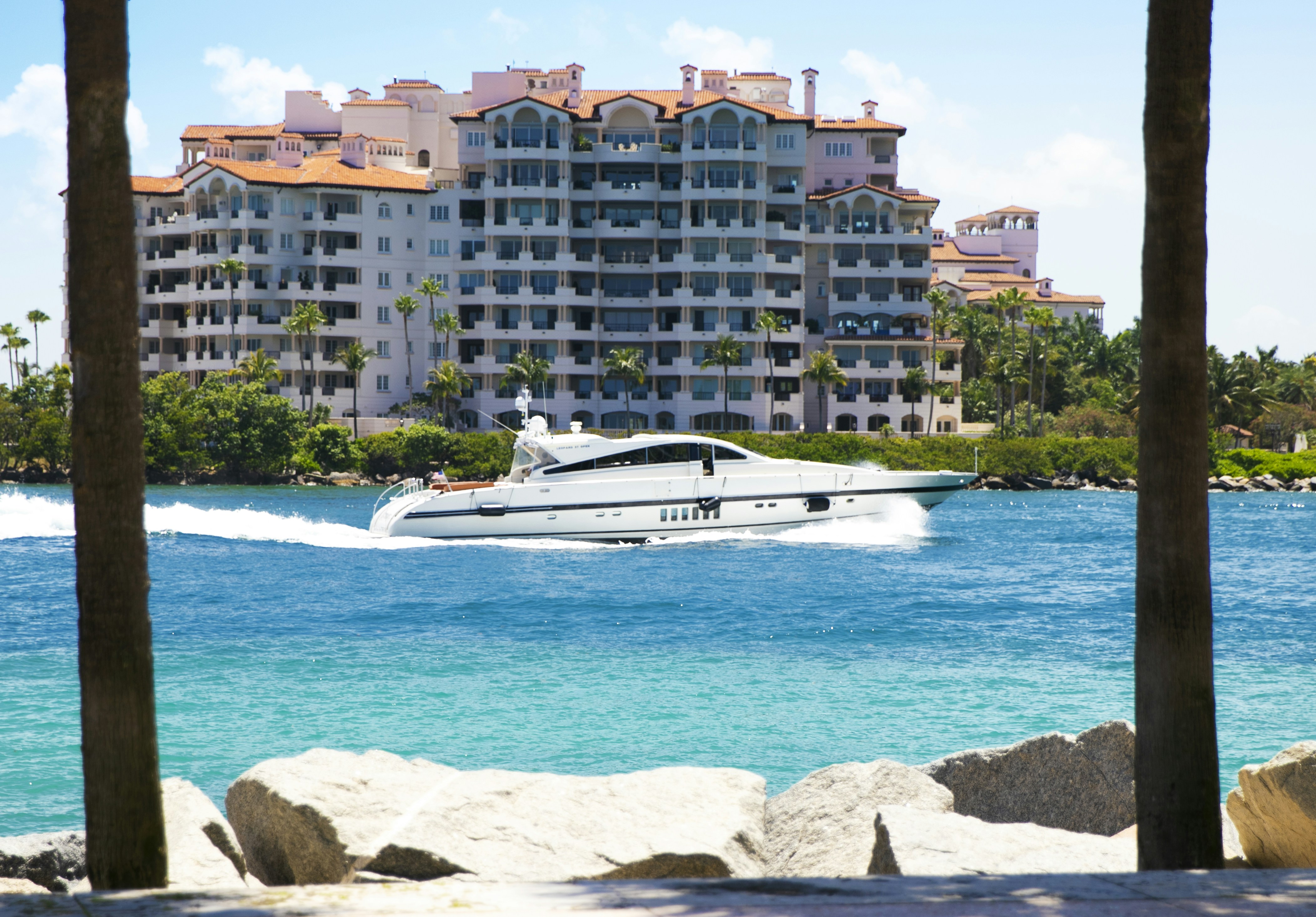 Luxury on the Water: The Ultimate Yacht Rental Experience in Miami