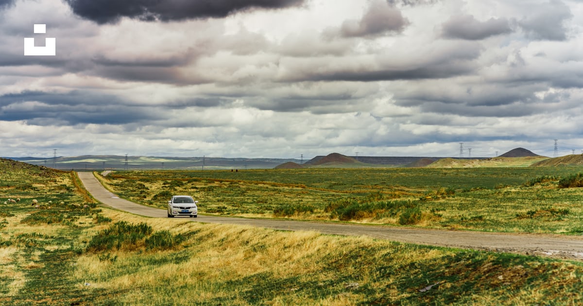 White vehicle in road photo – Free Nature Image on Unsplash