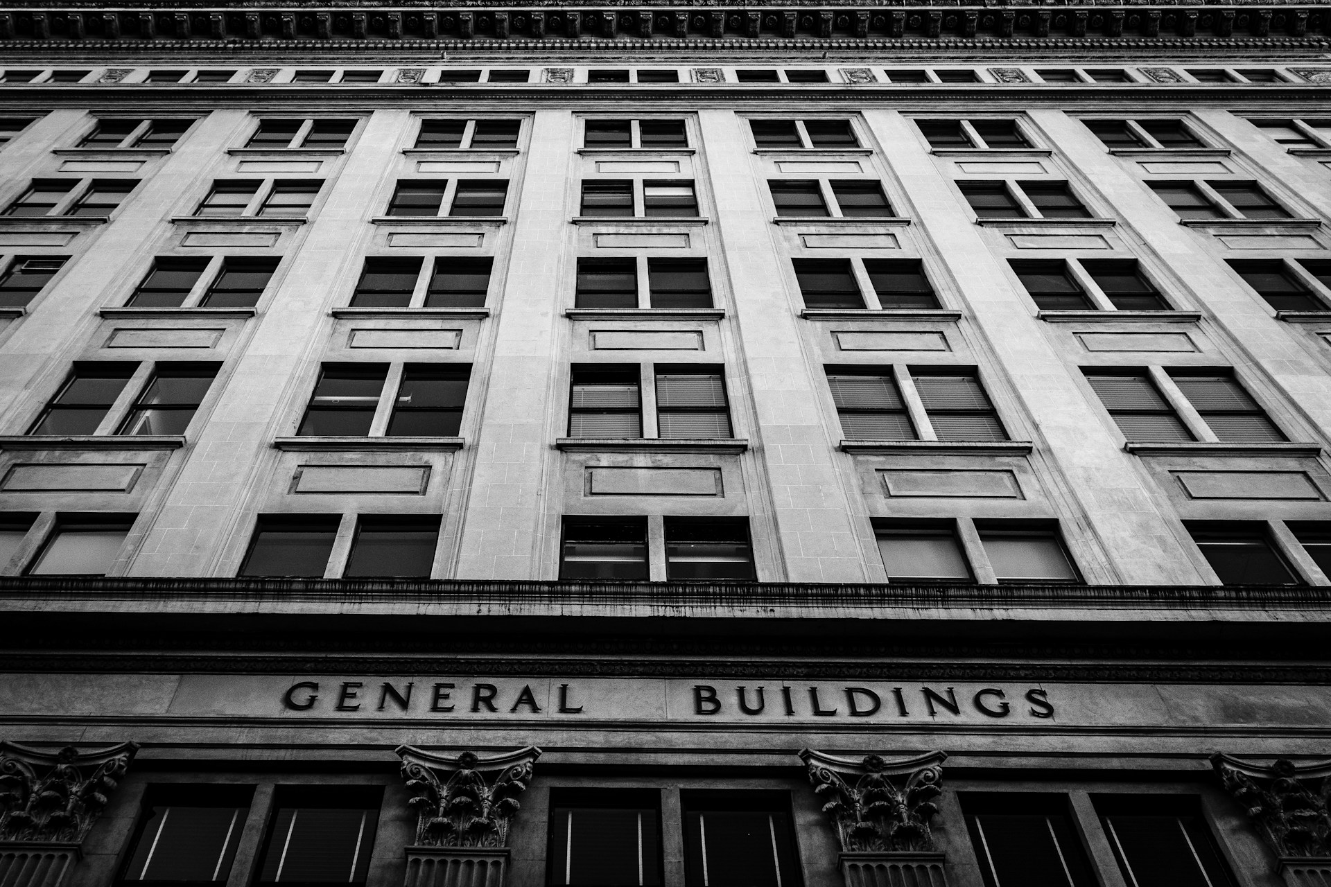 gray computer monitor