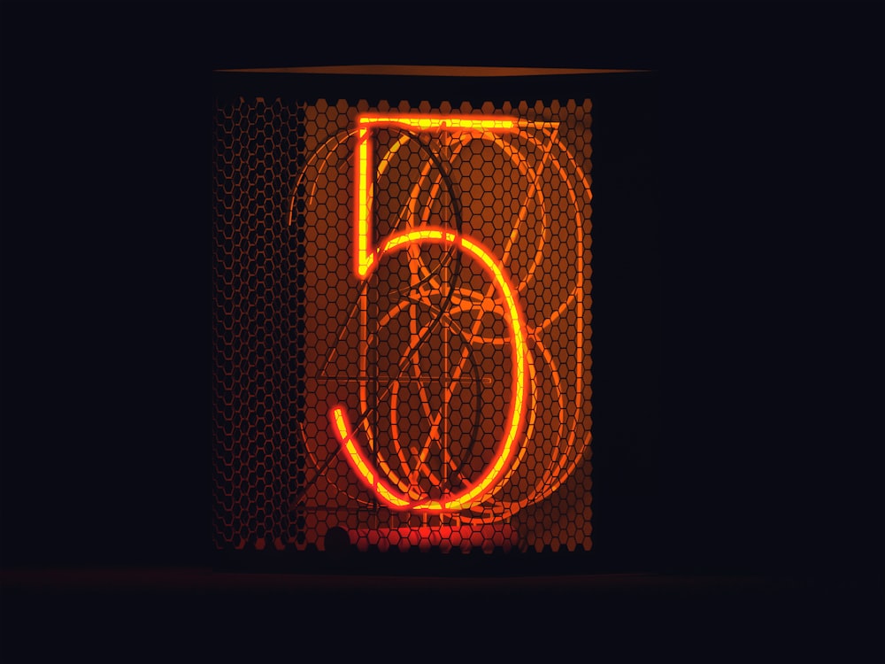 Número 5 iluminado