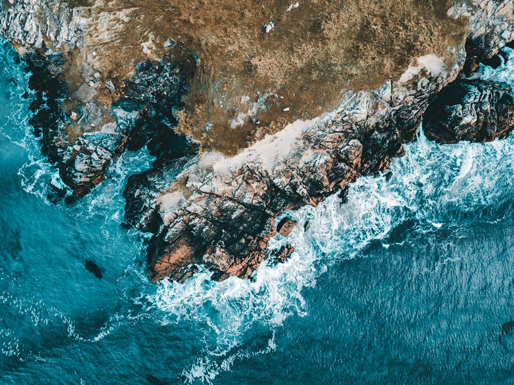 aerial photography of cliff near body of water