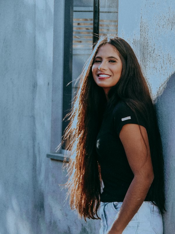 Maya Santos, colorist and extension specialist
