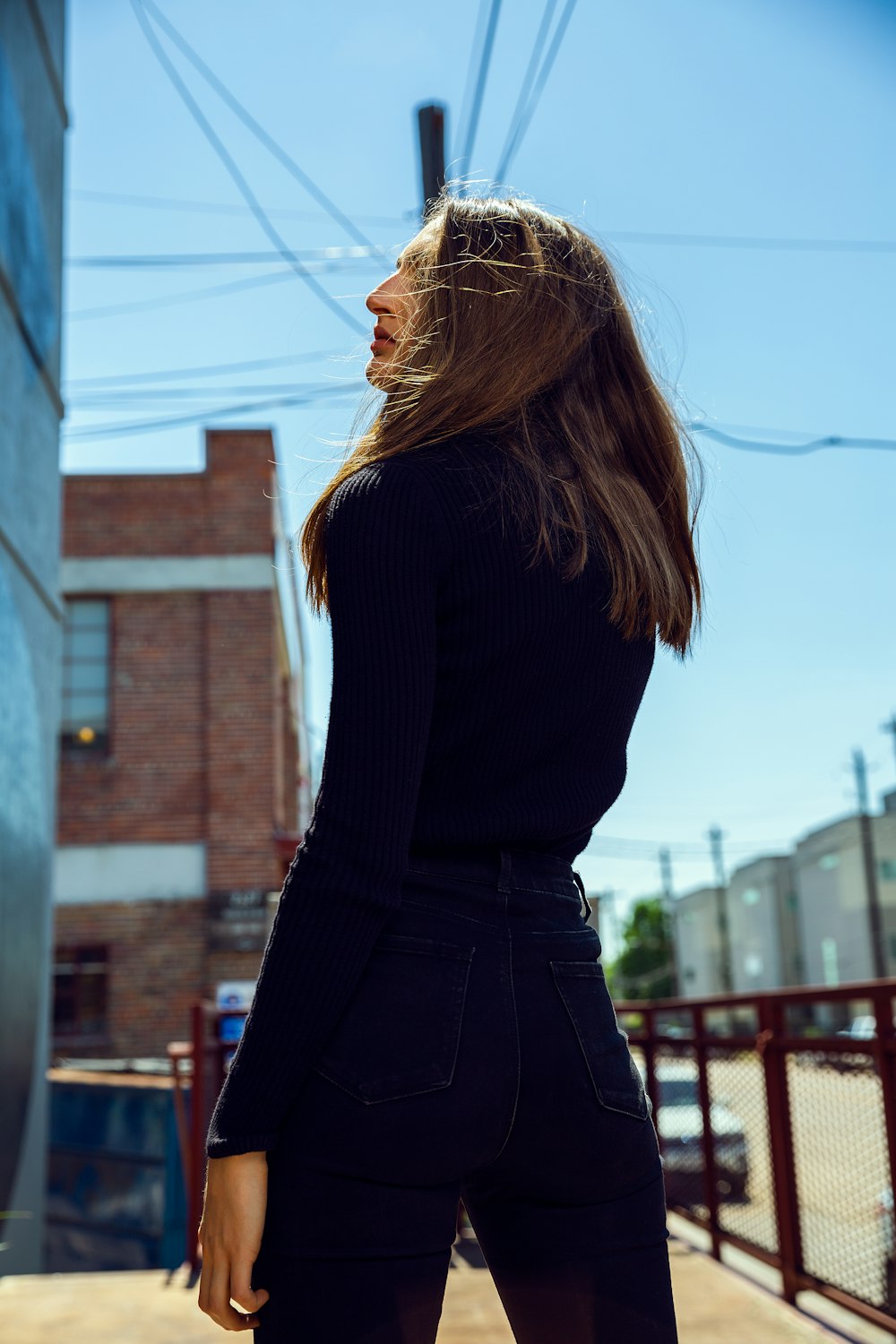 woman standing on focus photography