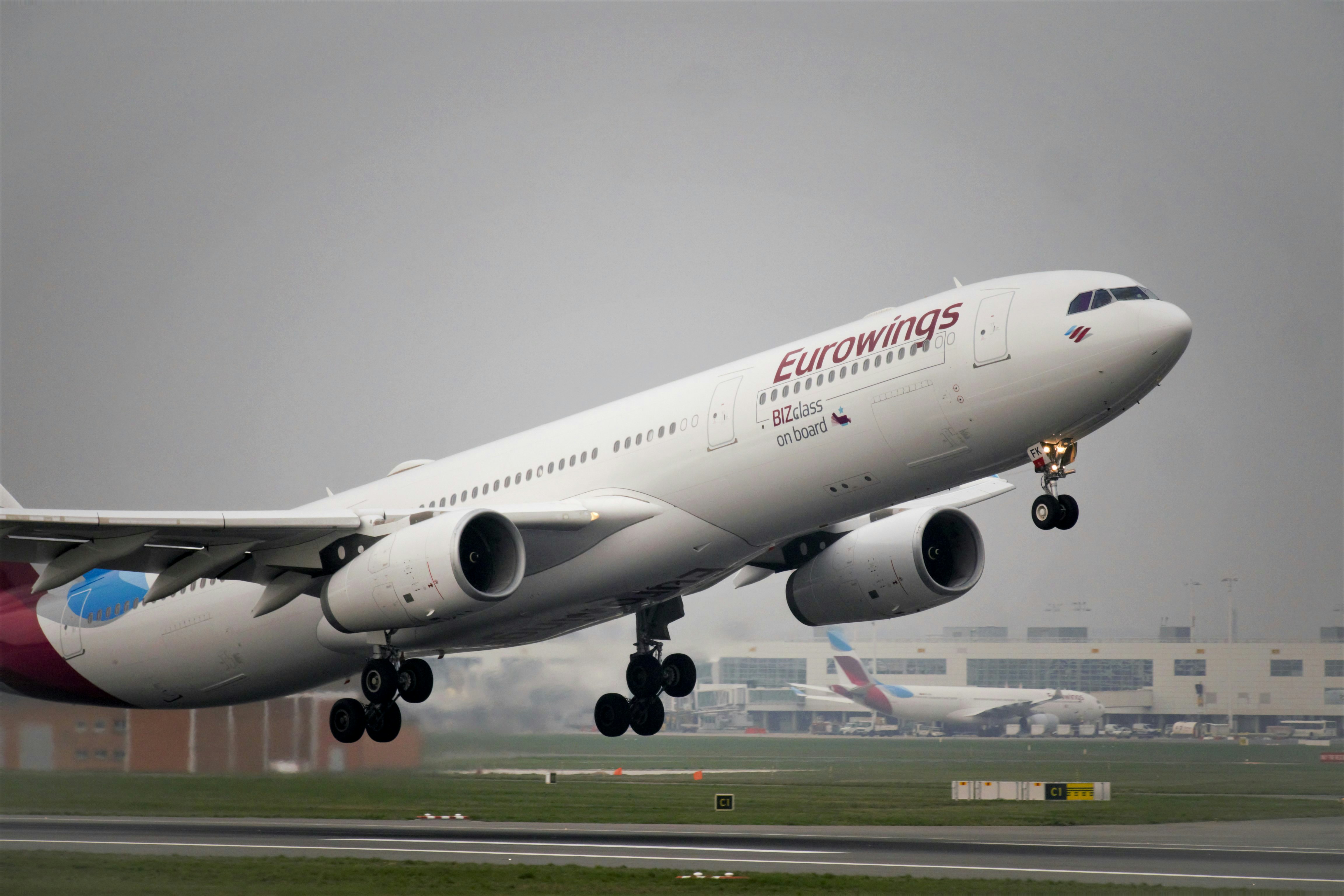 white airliner, Big Plane taking off