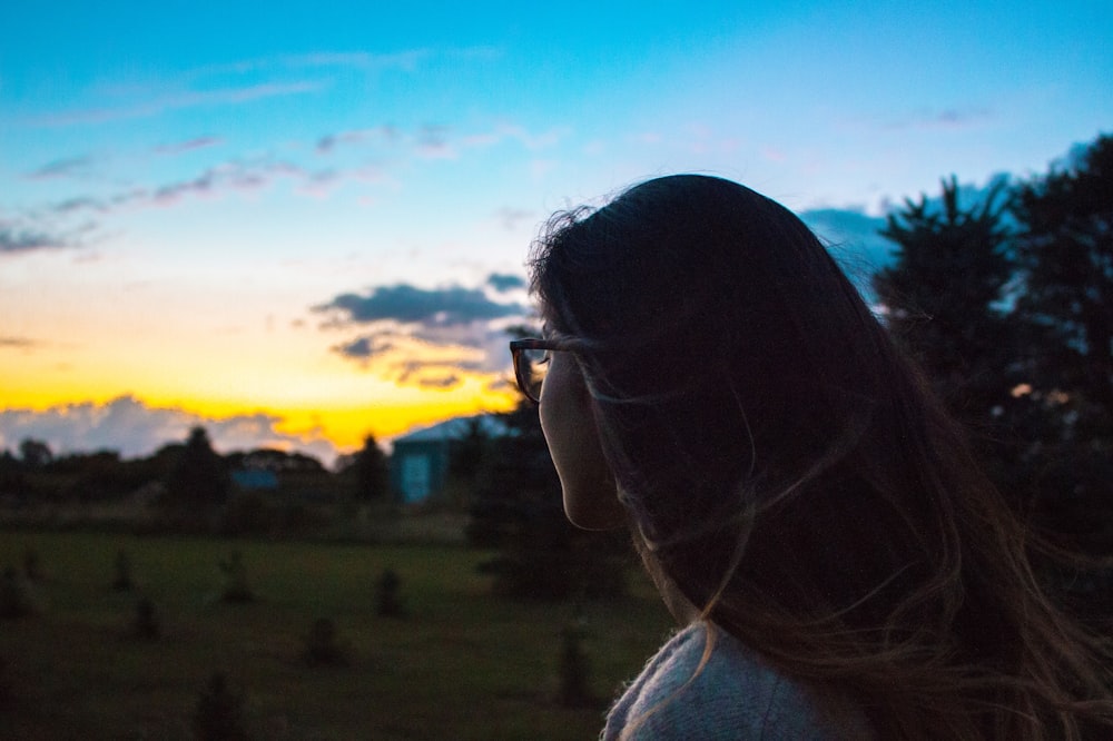 woman wearing eyeglasses