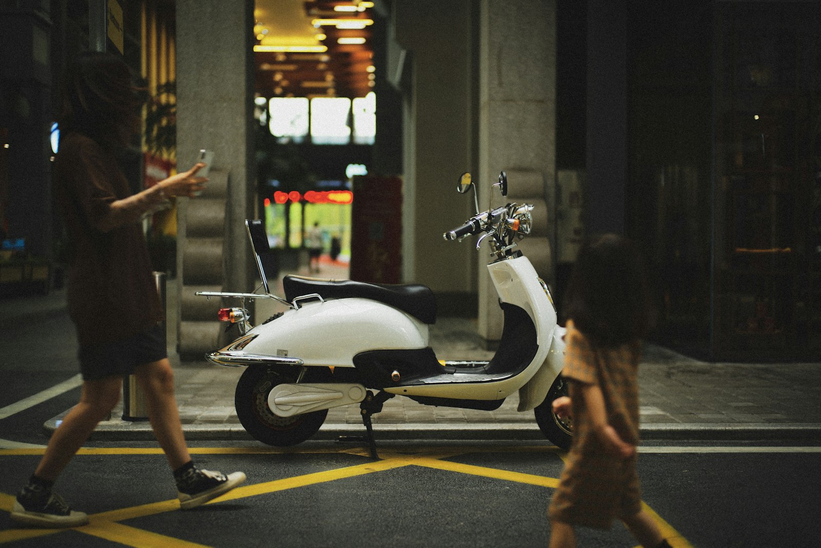 Leica M10 sample photo. Woman and girl walking photography