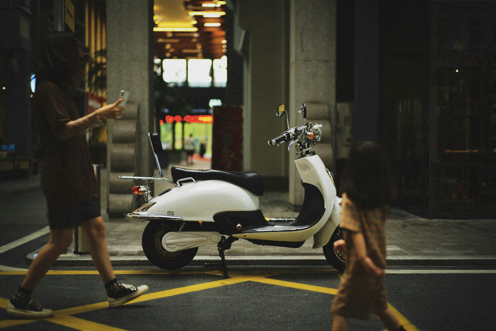 Leica Summilux-M 50mm F1.4 ASPH sample photo. Woman and girl walking photography