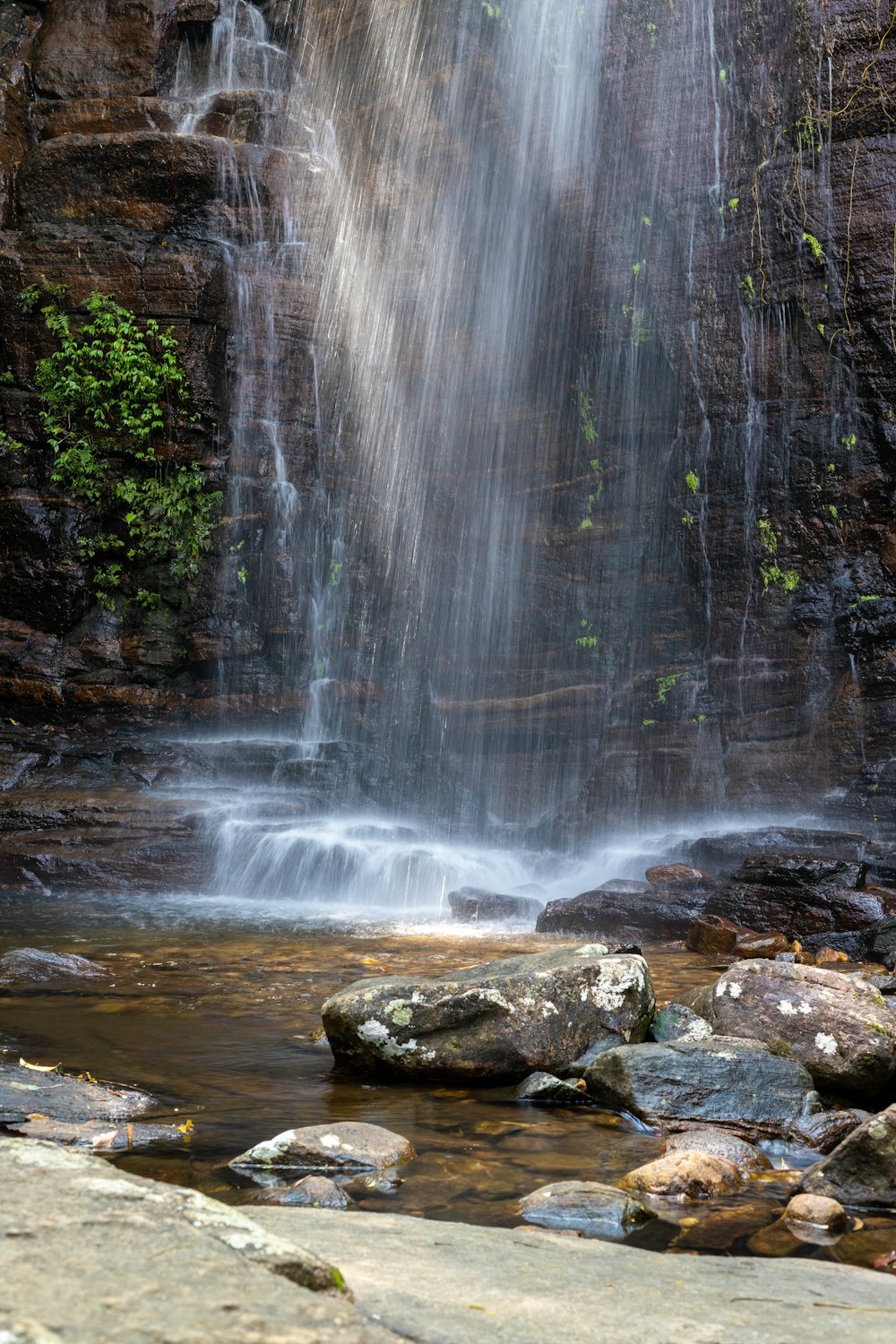 waterfalls on focus photography