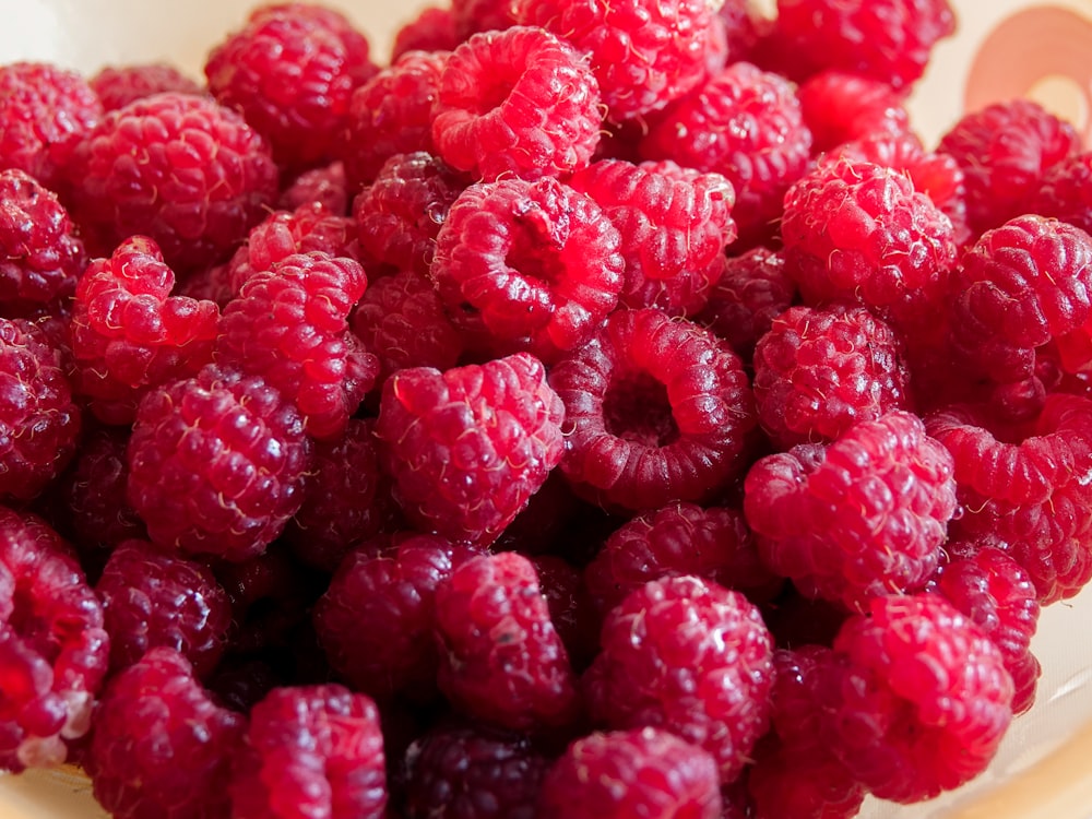 bowl of raspberries