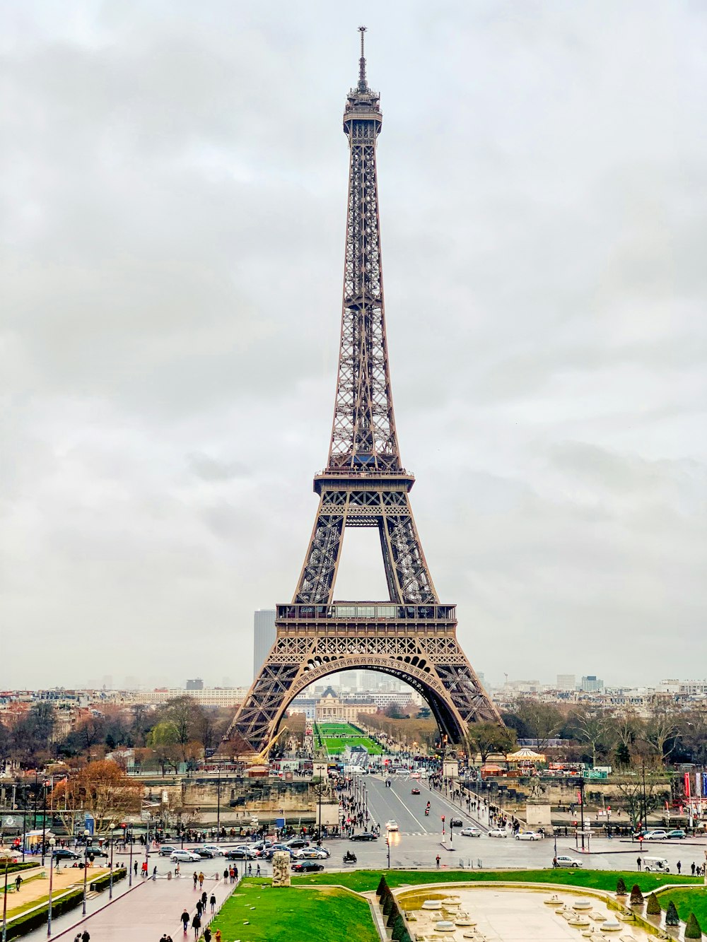 selective-focus photography of eiffel tower