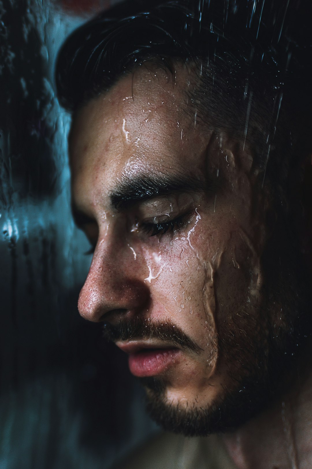 closeup photo of man with water on head