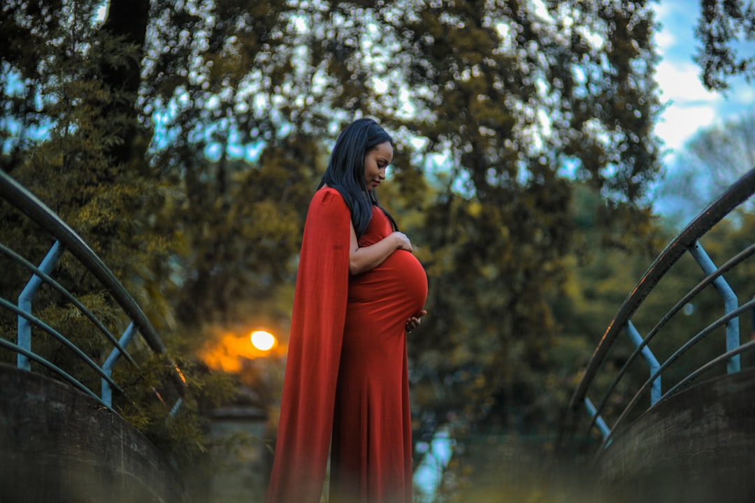 pregnant woman on focus photography