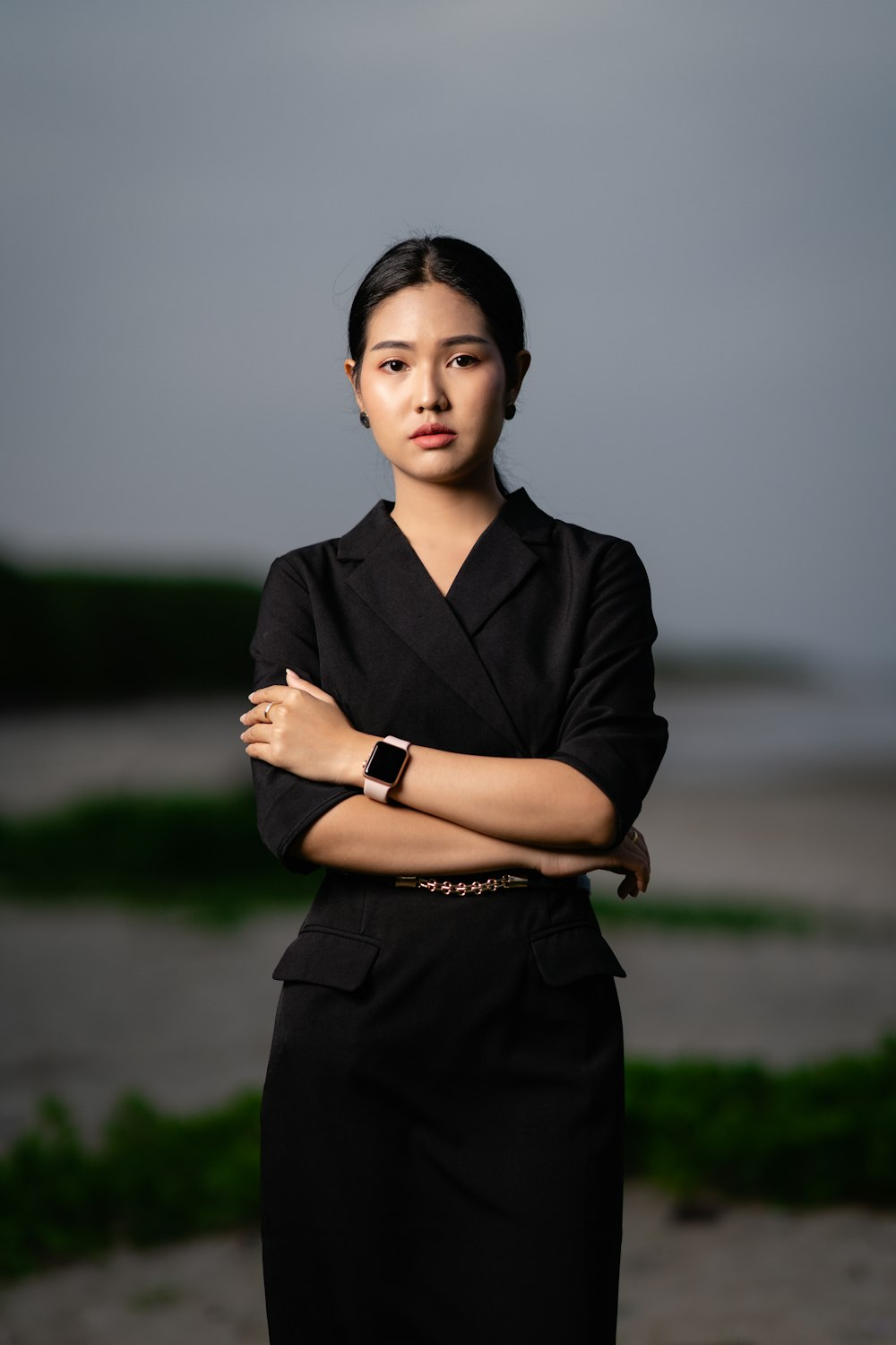 woman wearing black dress