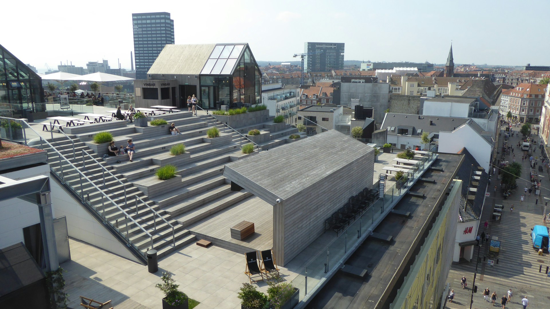 black and white bed linen