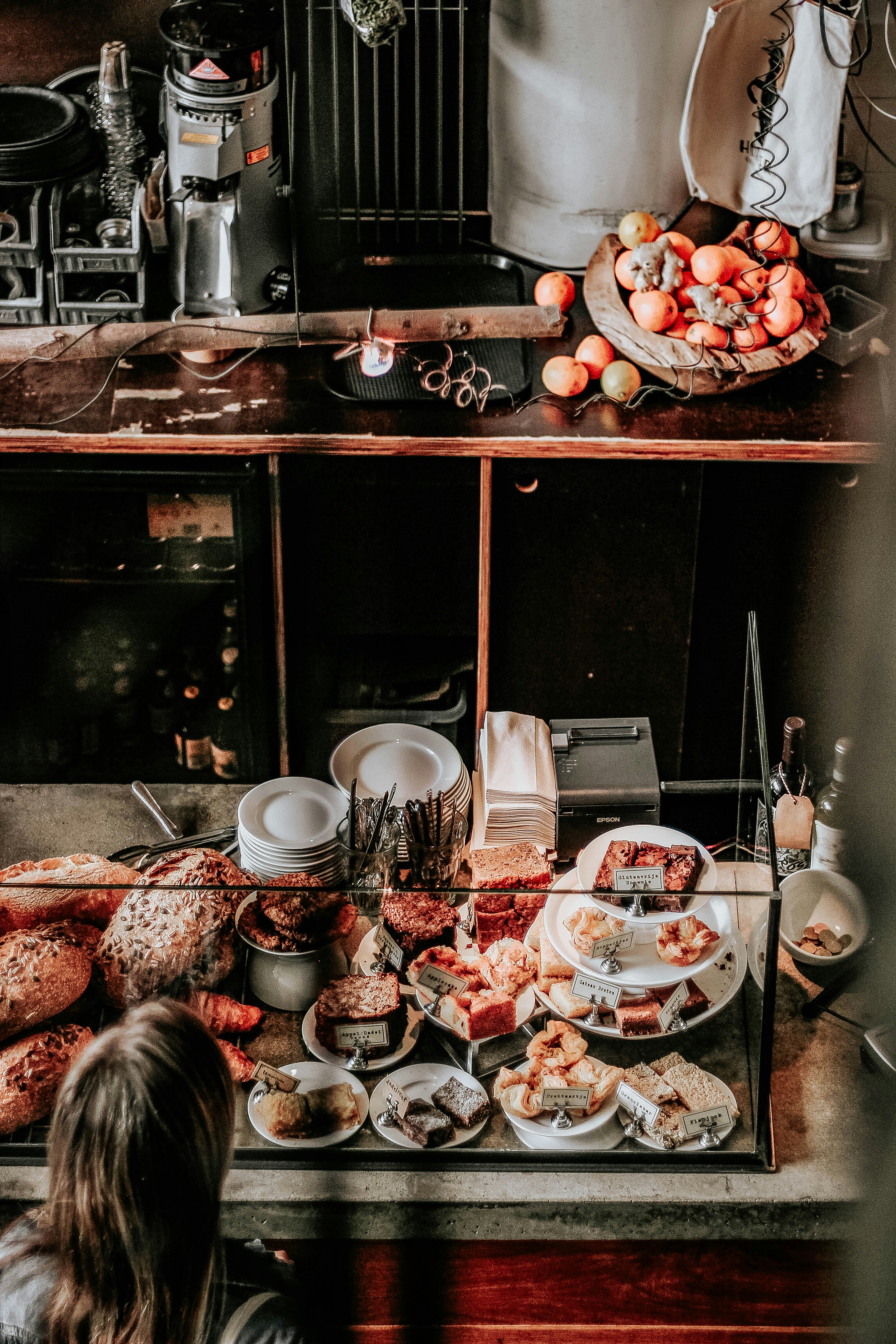 gray computer monitor