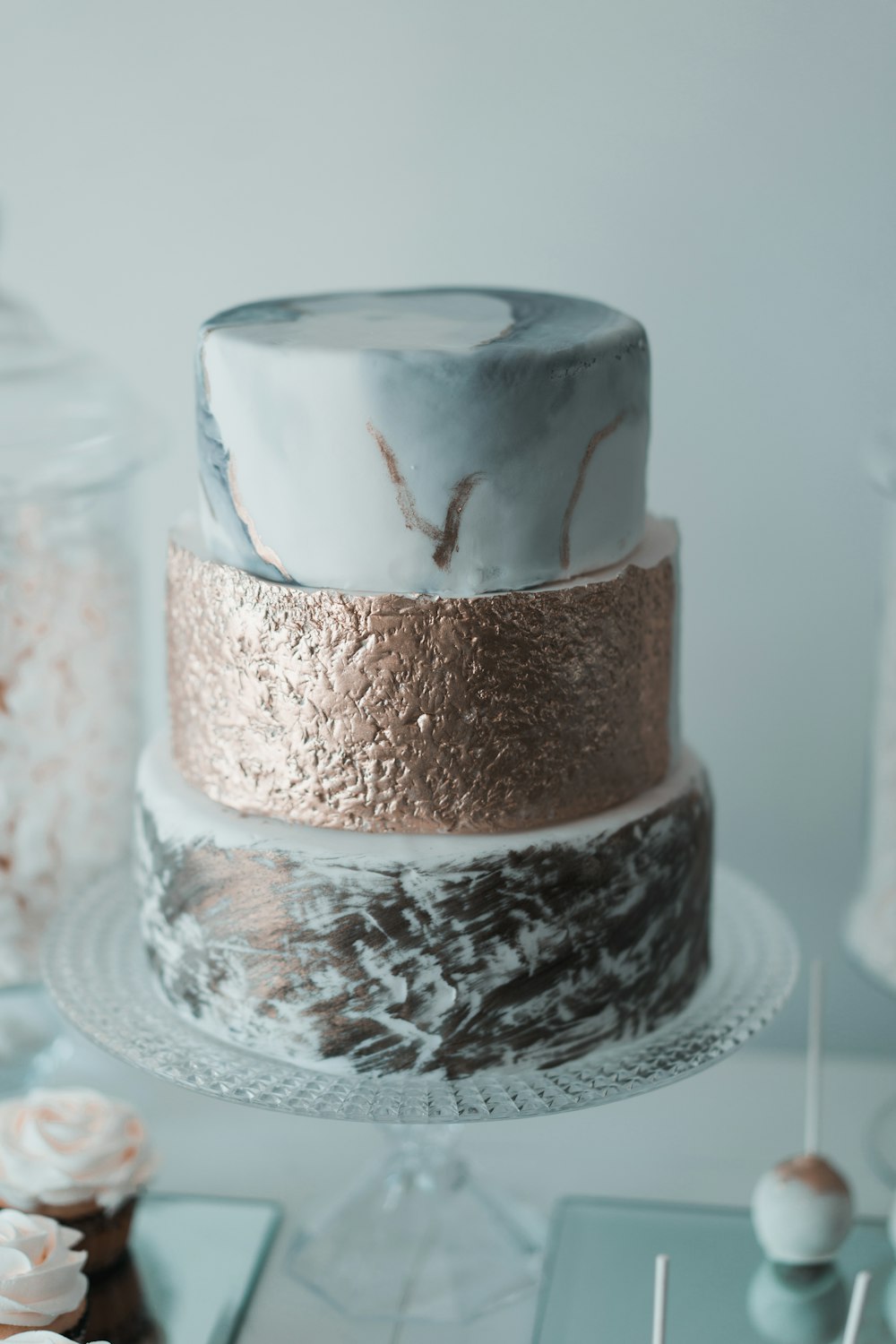 brown and grey cake close-up photography