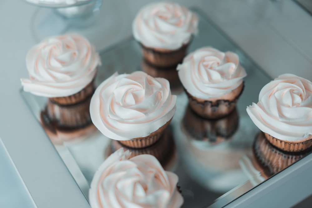 white-icing cupcakes