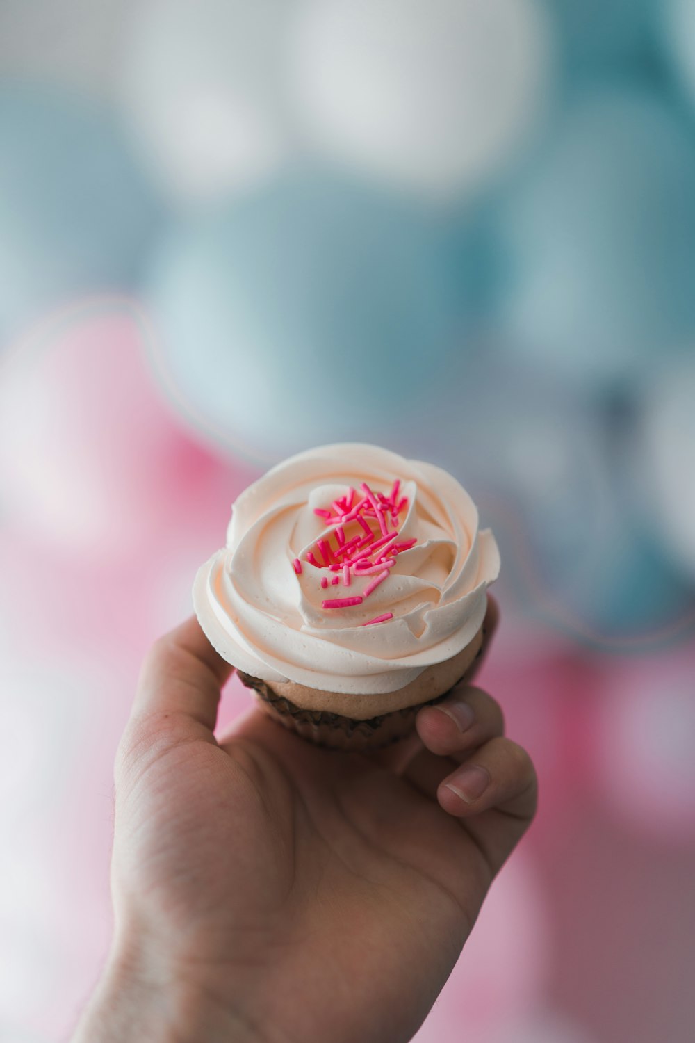 focus photography of cupcake