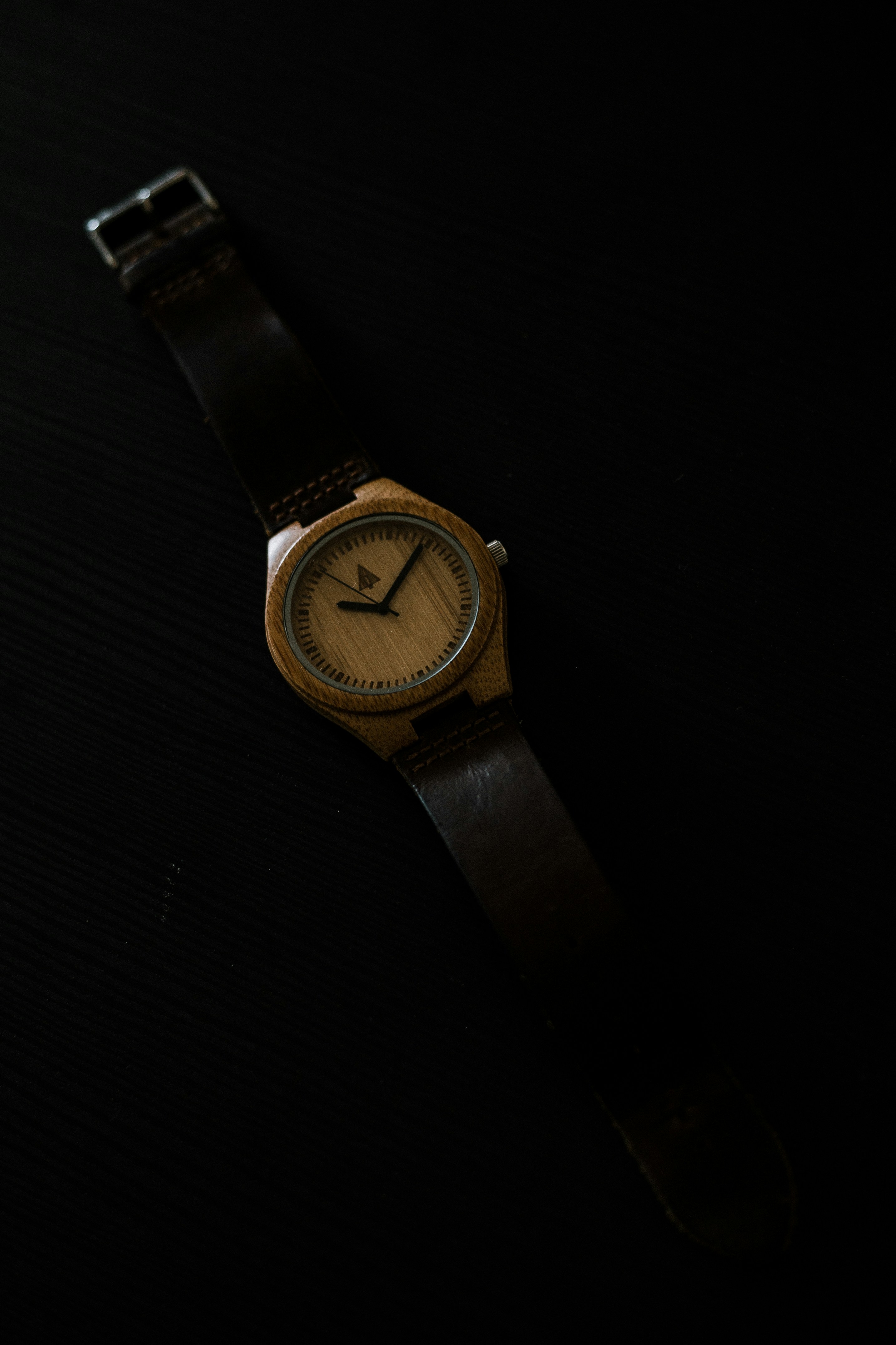 Watch at 1010 photo Free Wristwatch Image on Unsplash