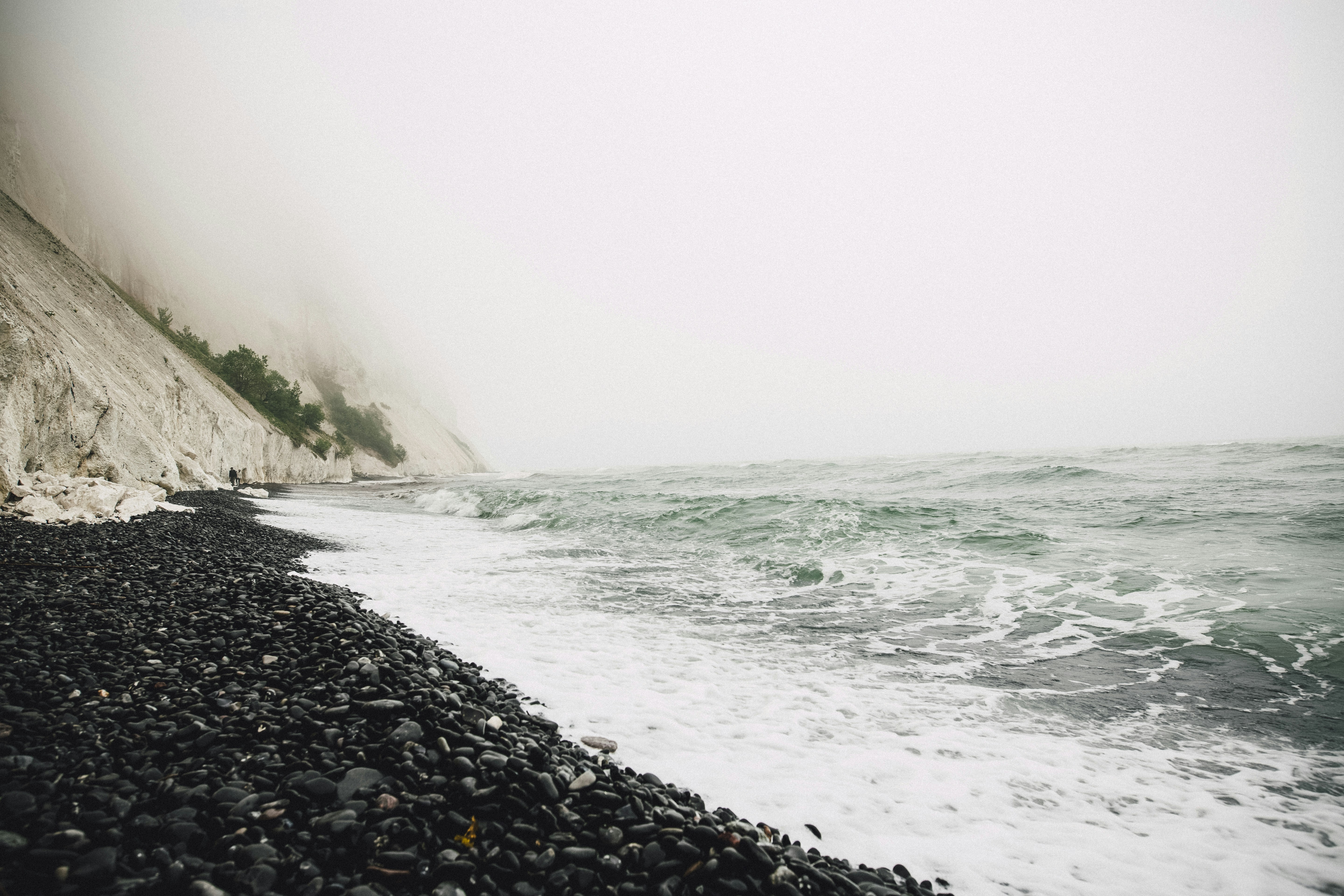 body of water near mountain at daytime, Møns Klint