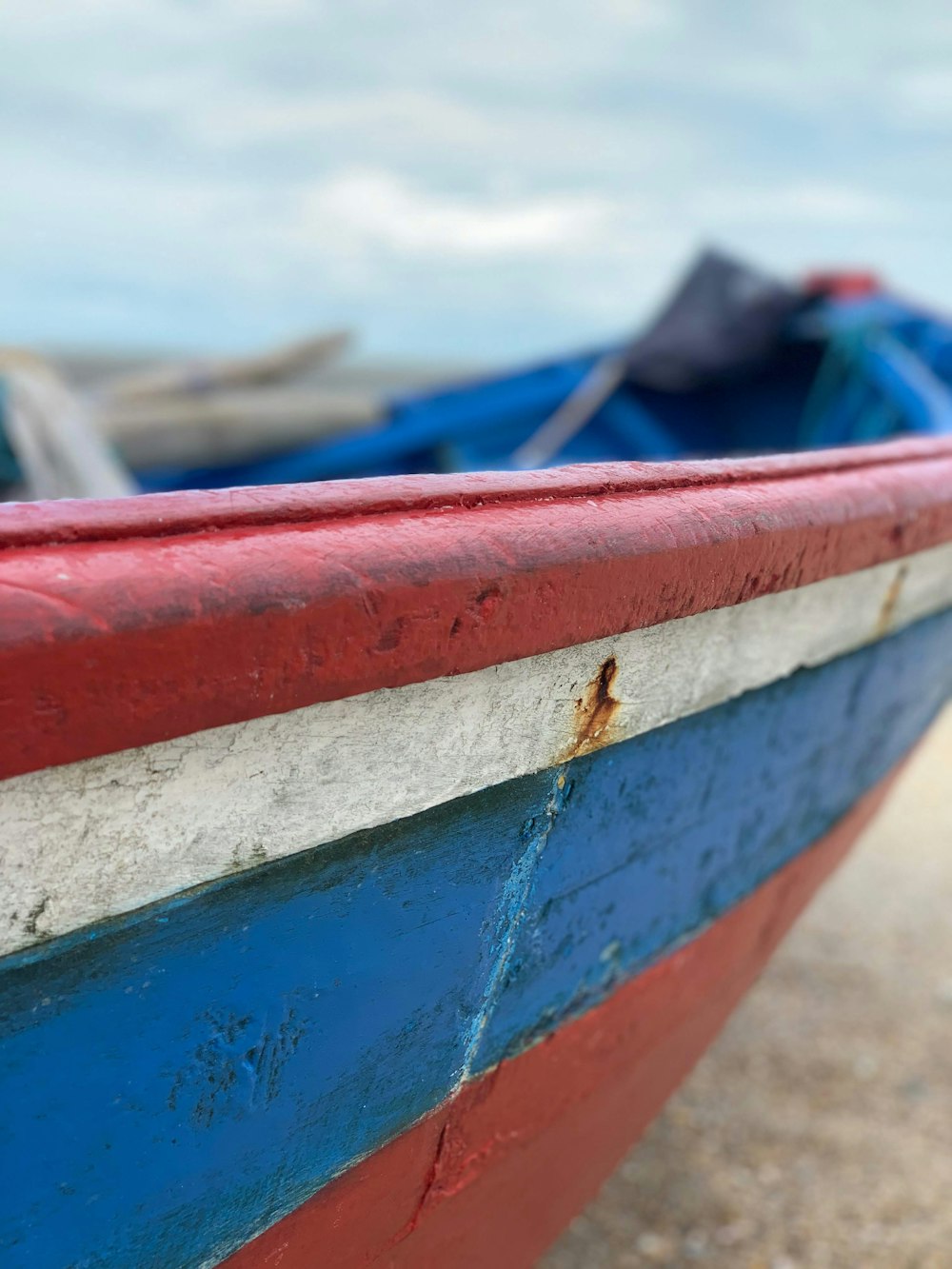 red, white, and blue boat on focus photography