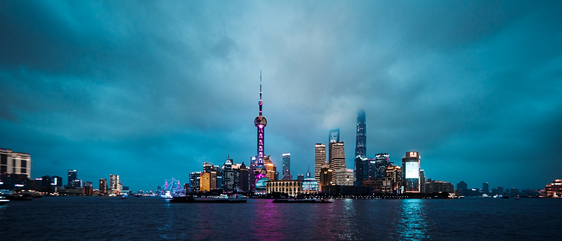 gray computer monitor