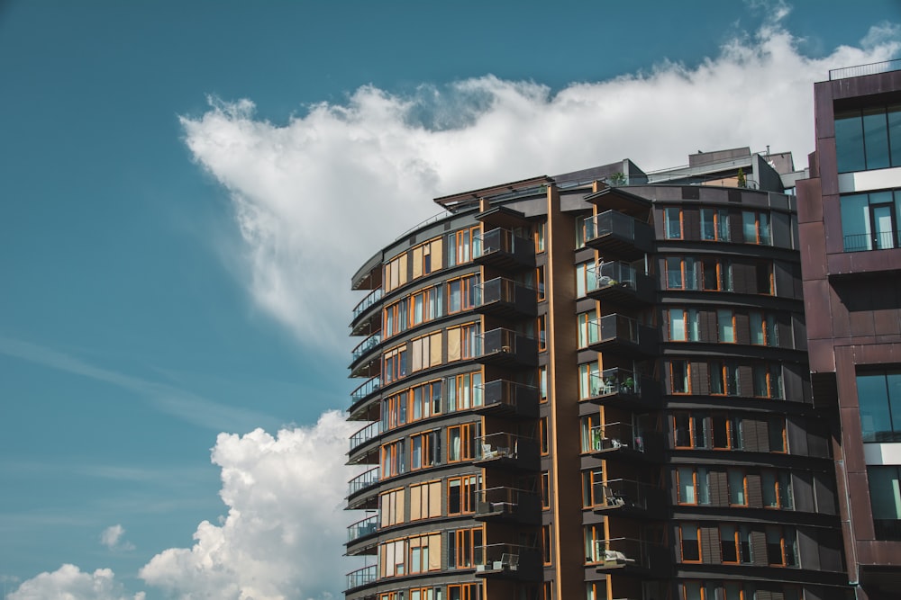 brown concrete high-rise buildig