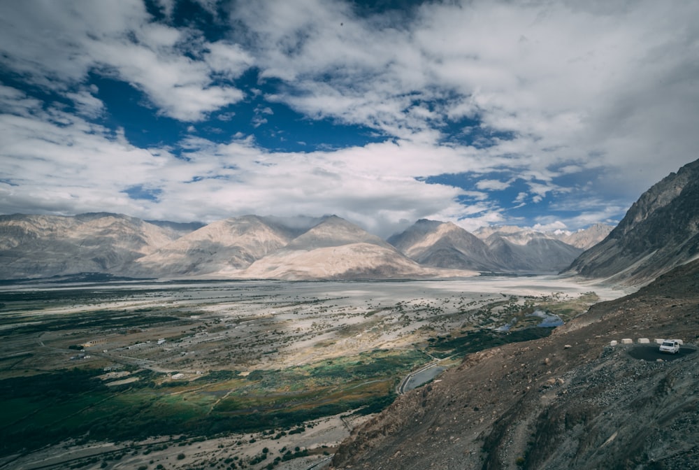 gray and white mountain