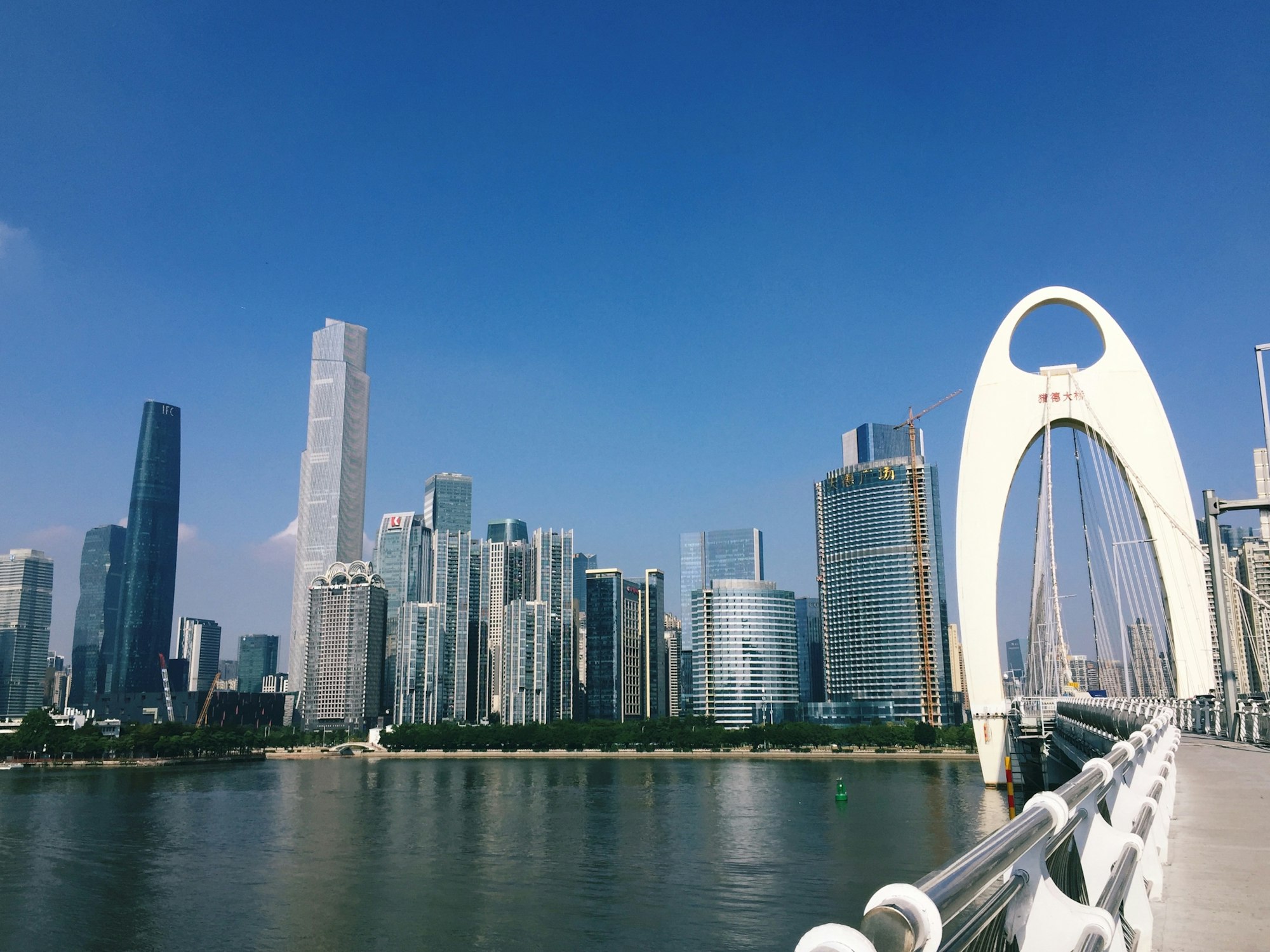 Walk along the Liede Bridge, Guangzhou.