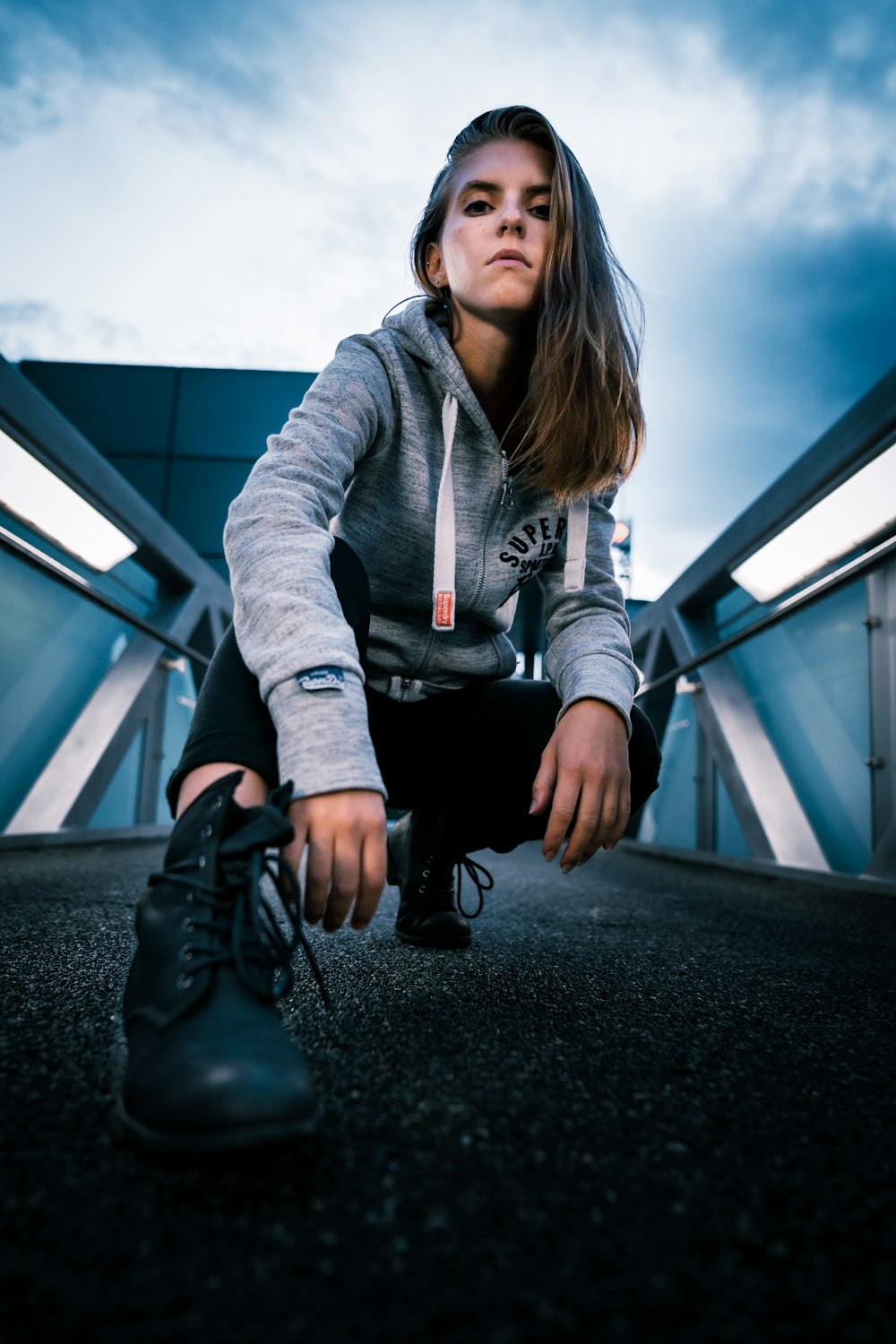 shallow focus photo of woman in gray full-zip hoodie