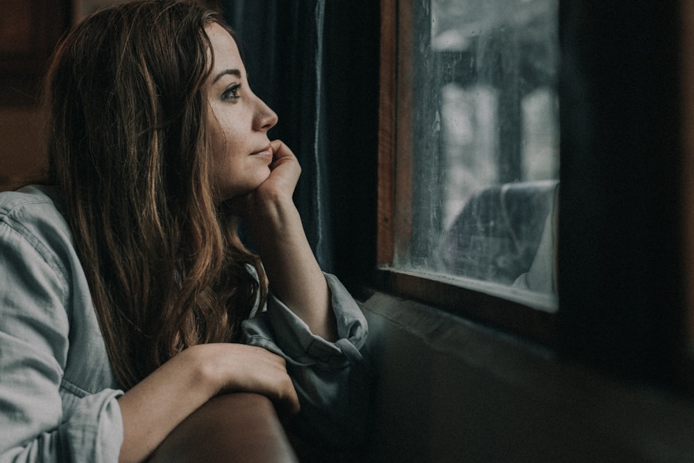 woman wearing gray denim jacket