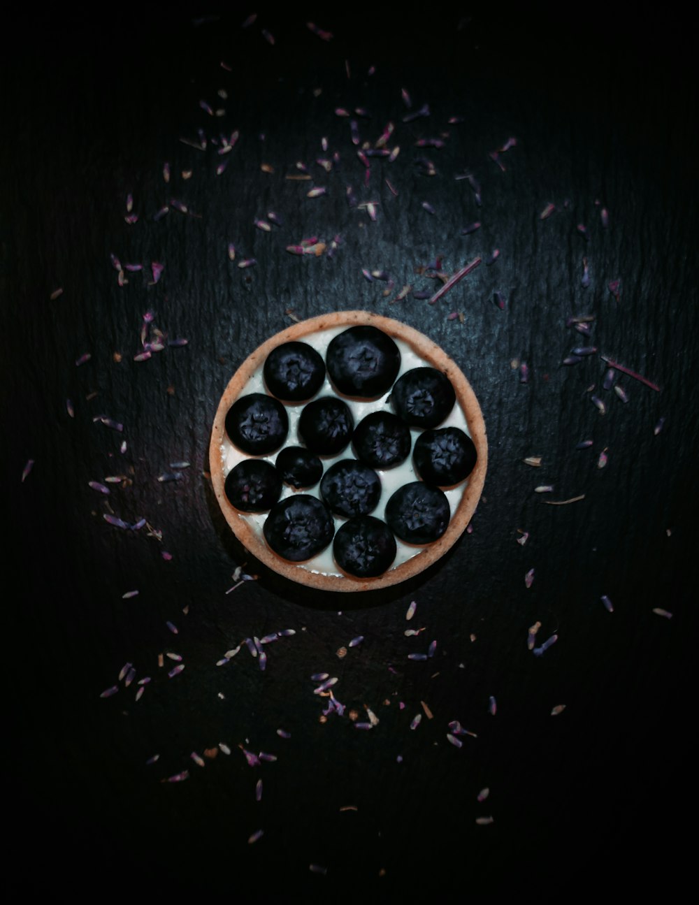 black berries in white and brown round tray