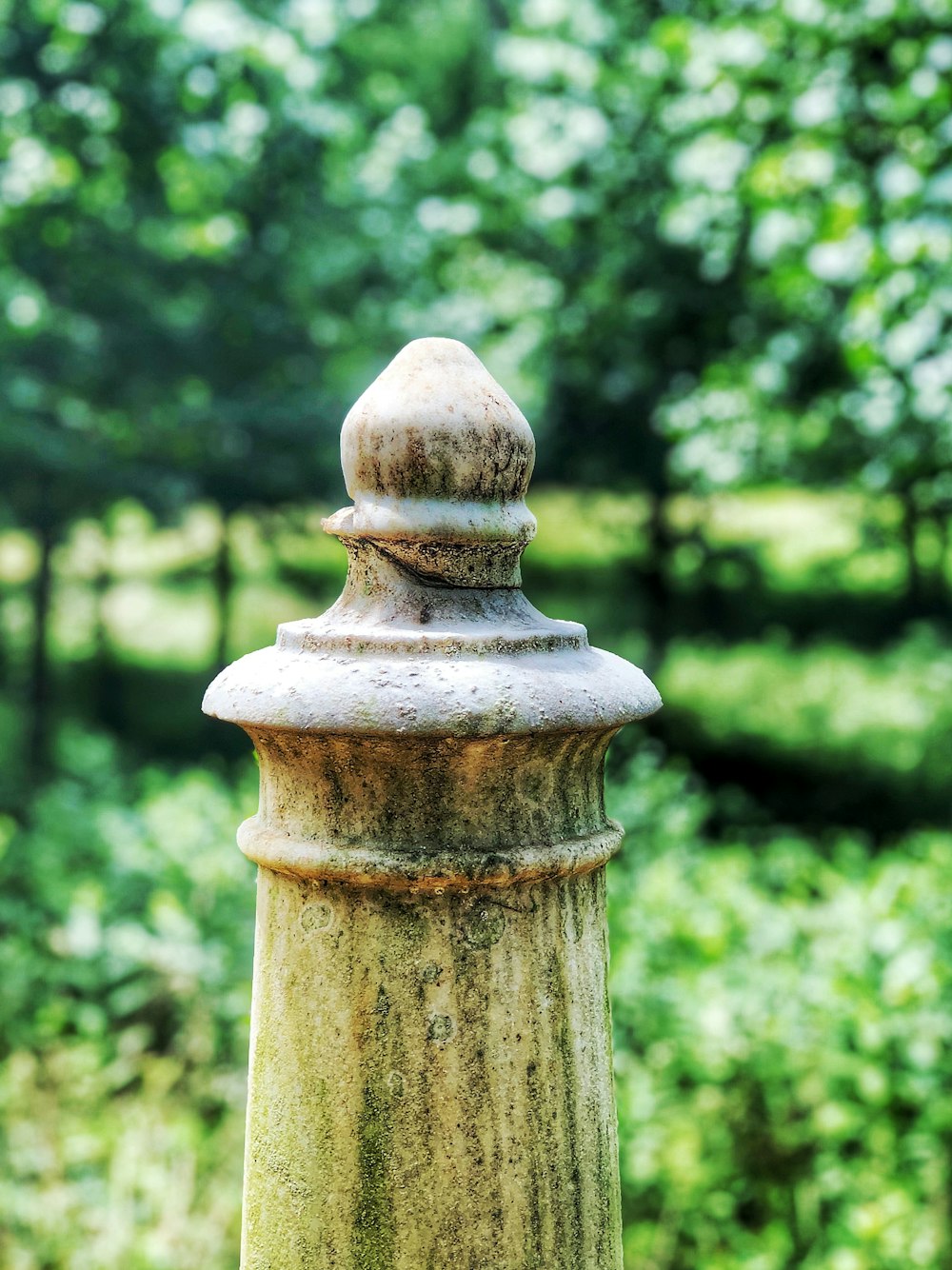 close-up photo of brown concrete post