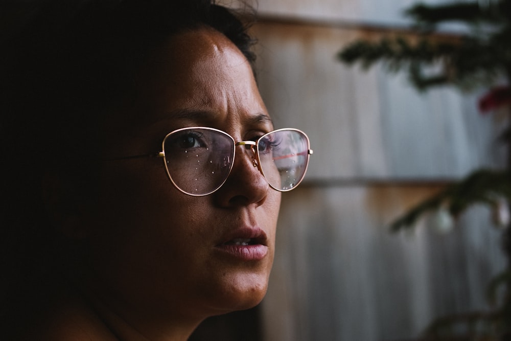 close-up photo of woman wearing eyeglasses