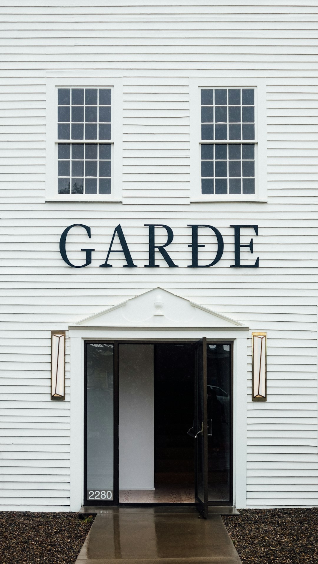 Garde signage