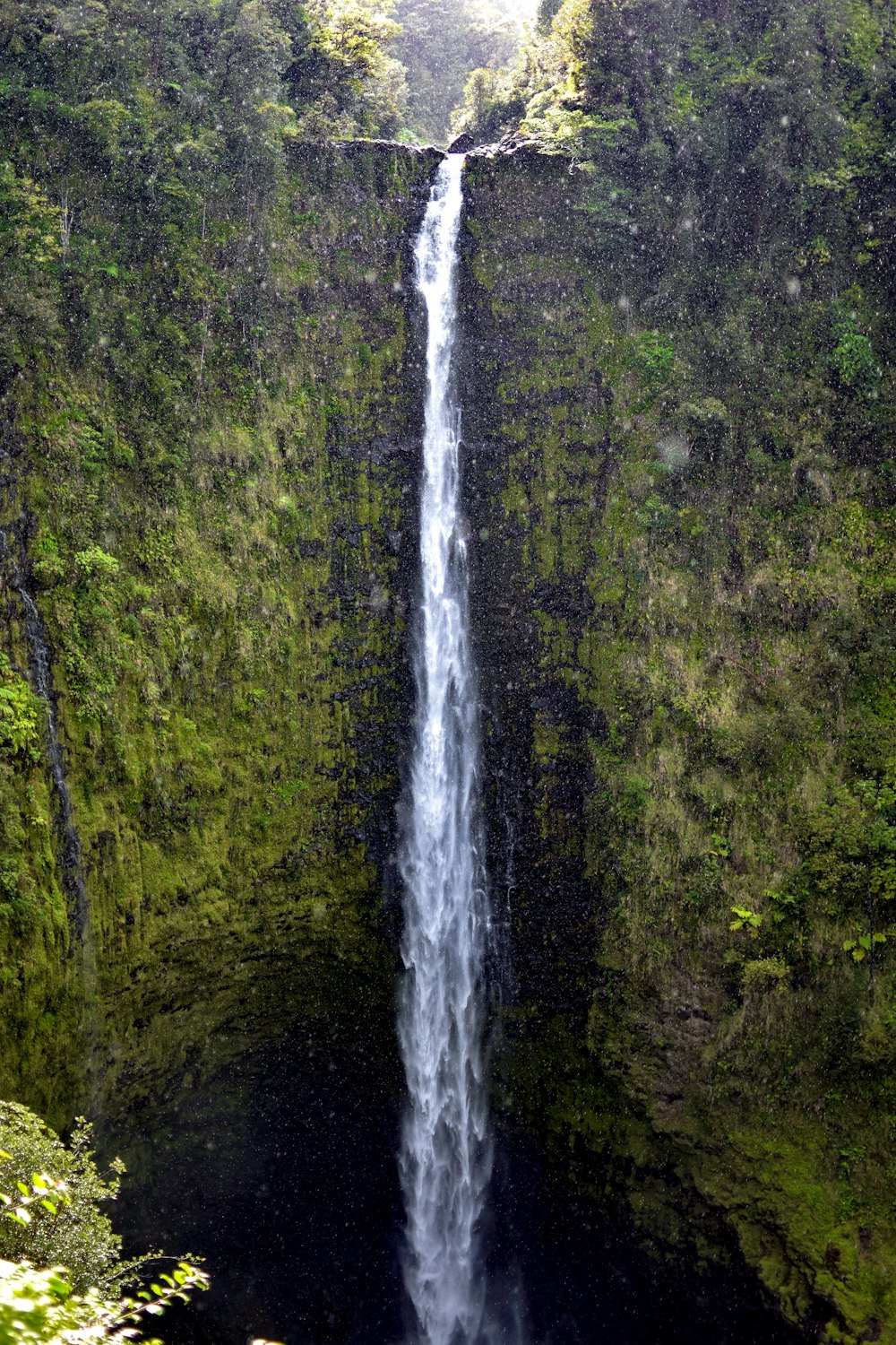 waterfalls during daytime