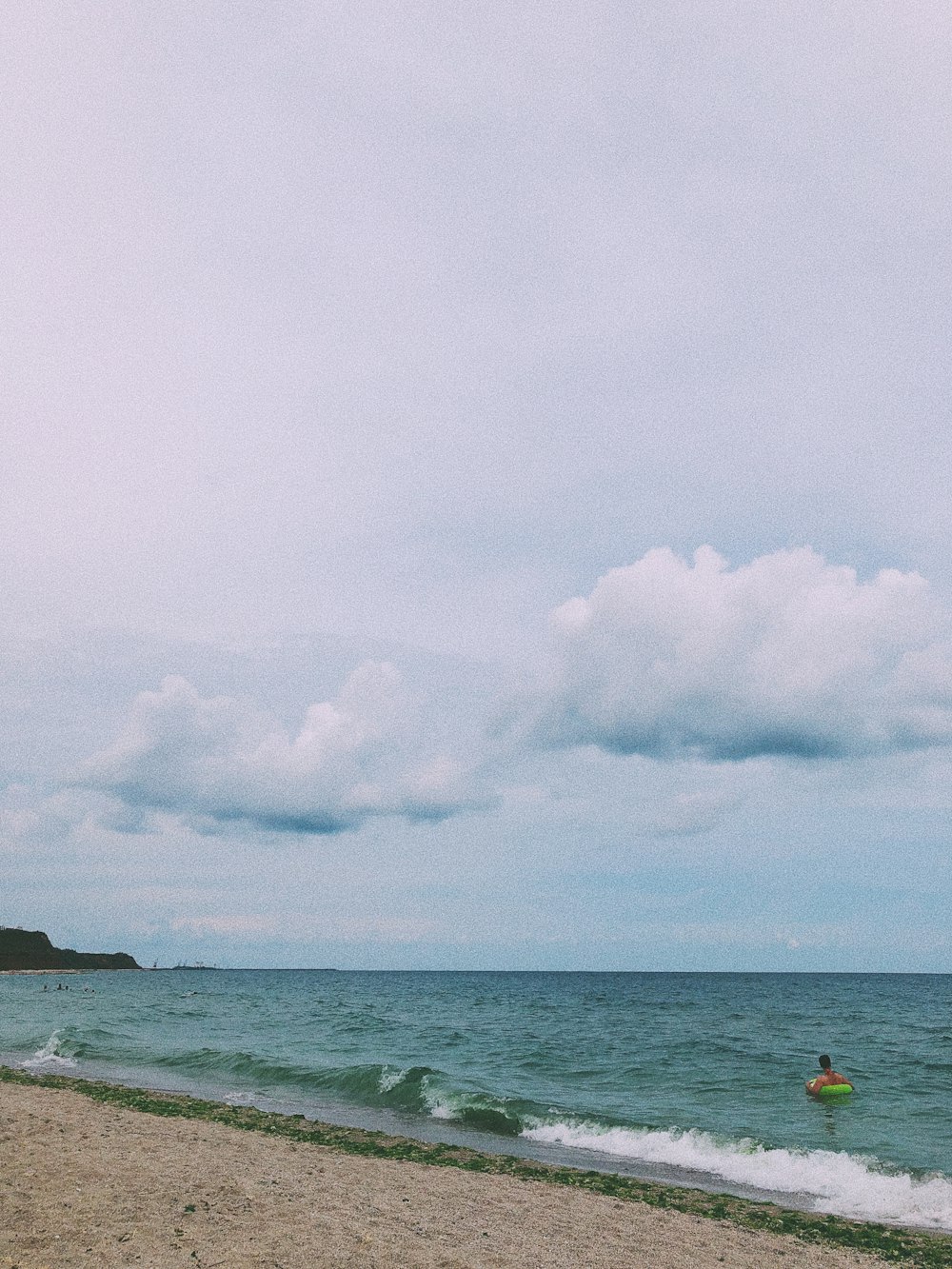 sea under cloudy sky