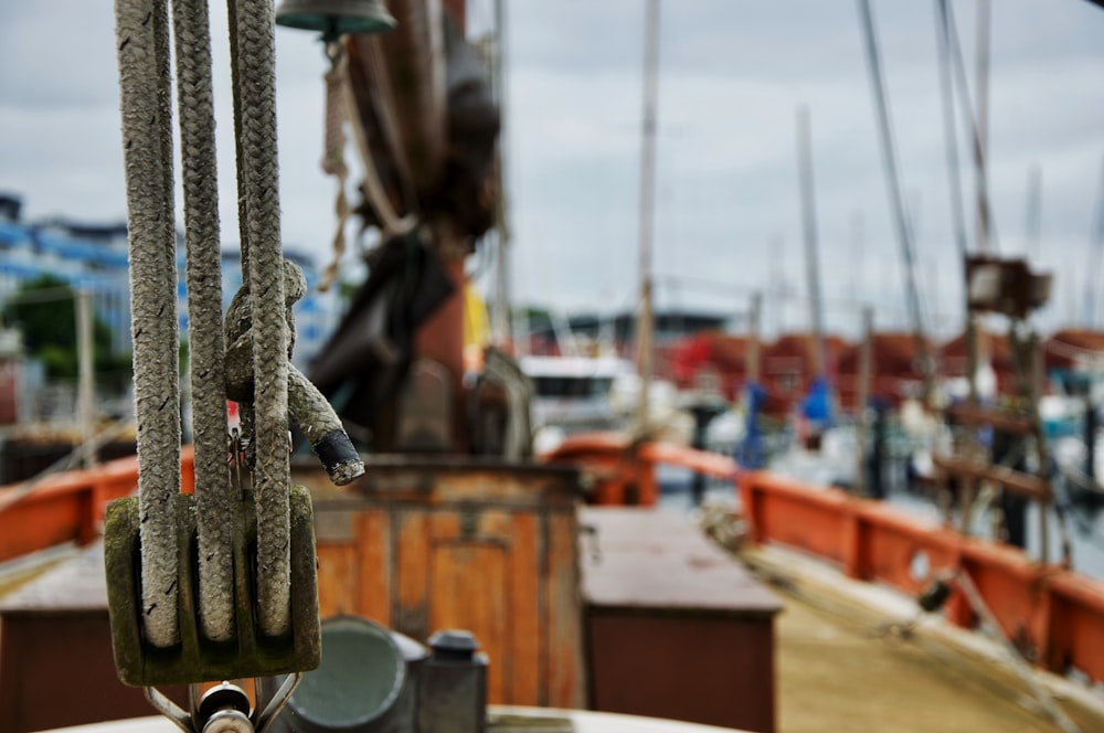 close-up photo of rope pulley