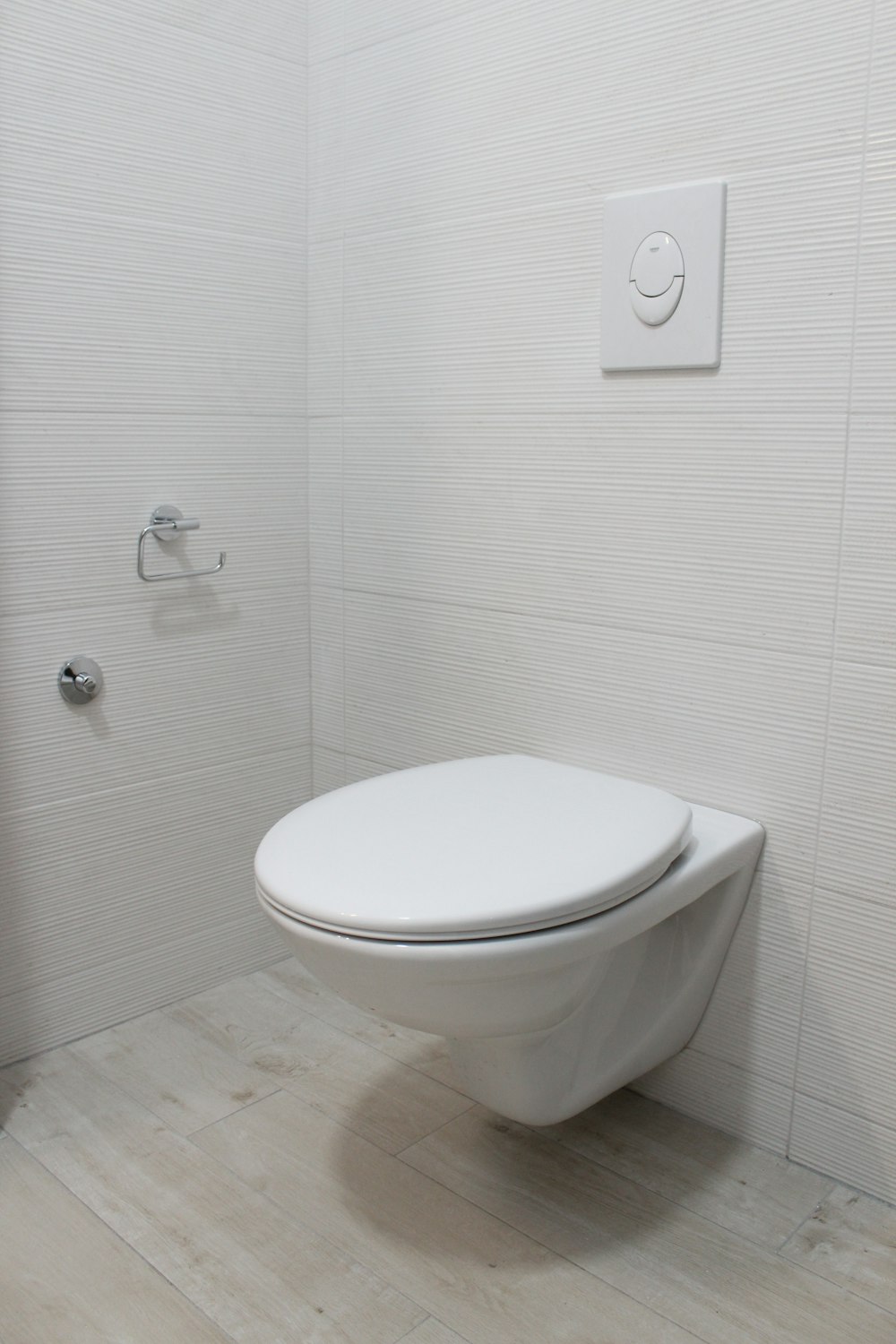 white flush toilet