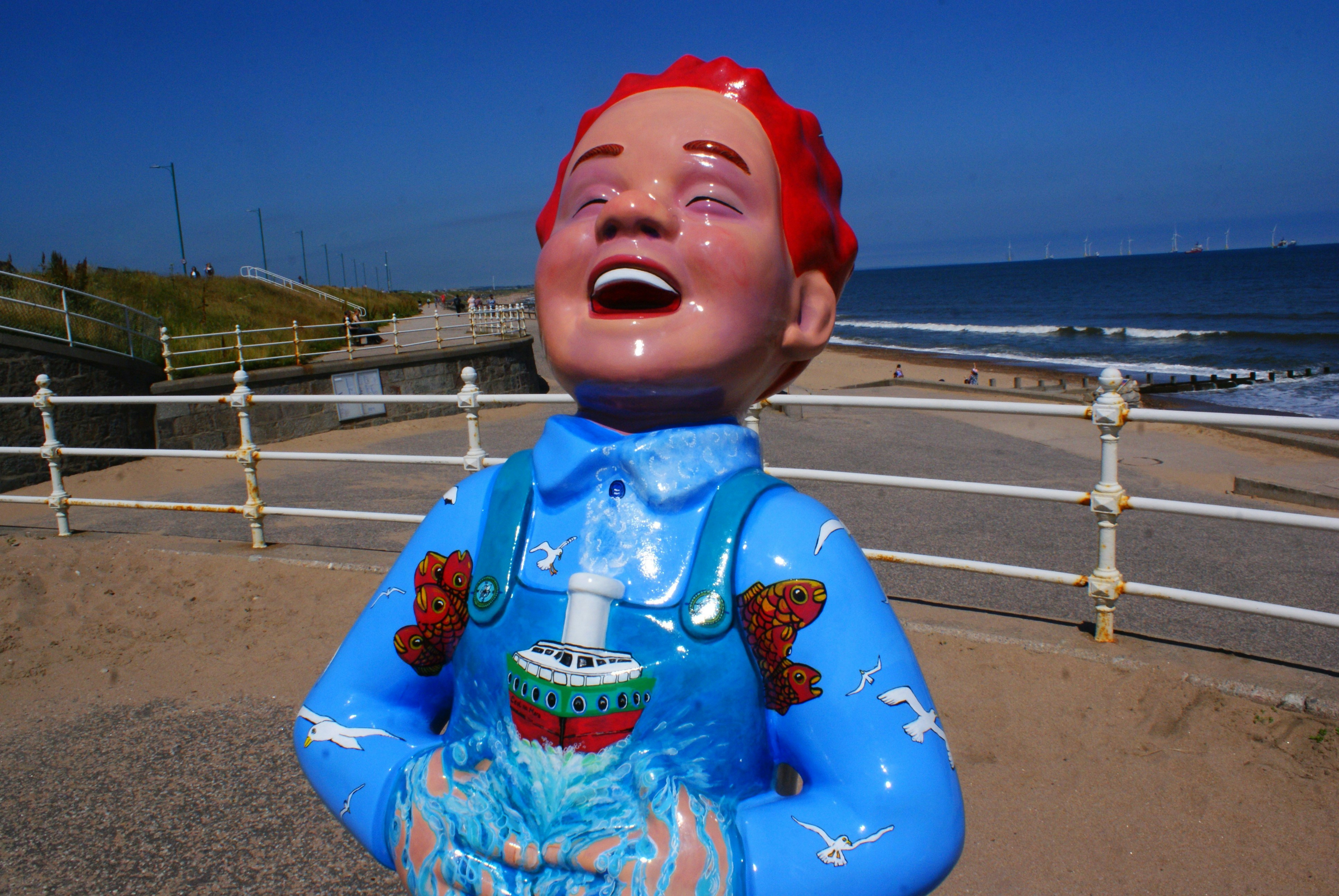 boy in blue suit statue, Oor Wullie Bucket Trail, Aberdeen beach
