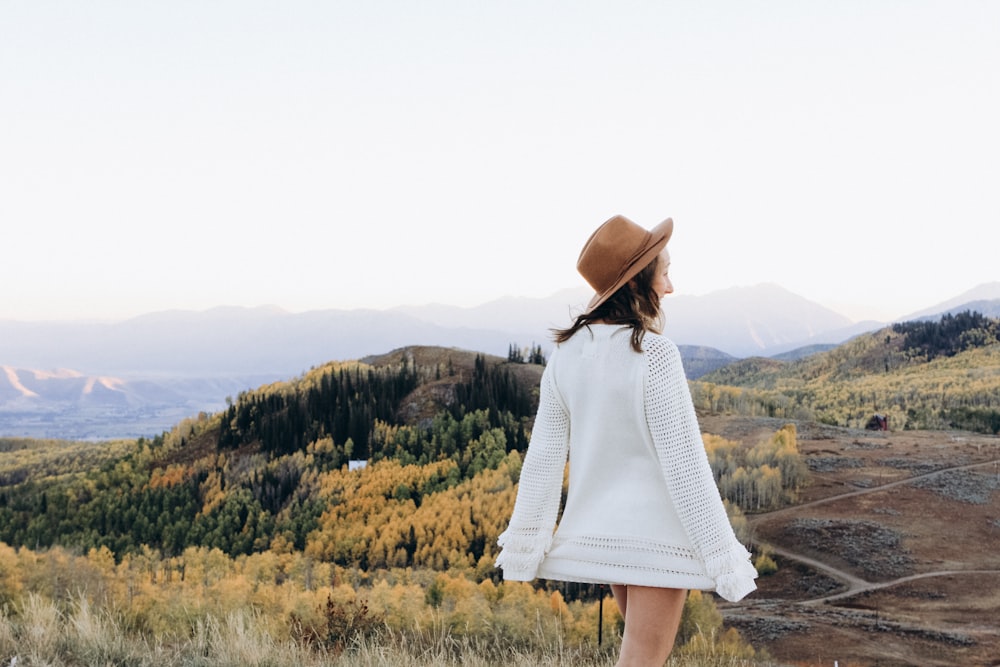 Camisa blanca de manga larga para mujer