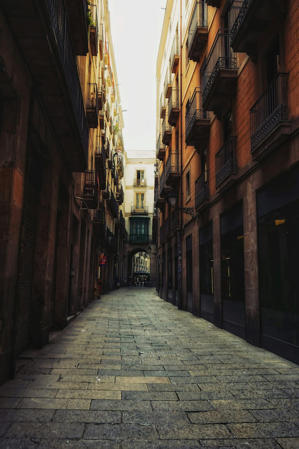 alley photography of walkway between building during daytime