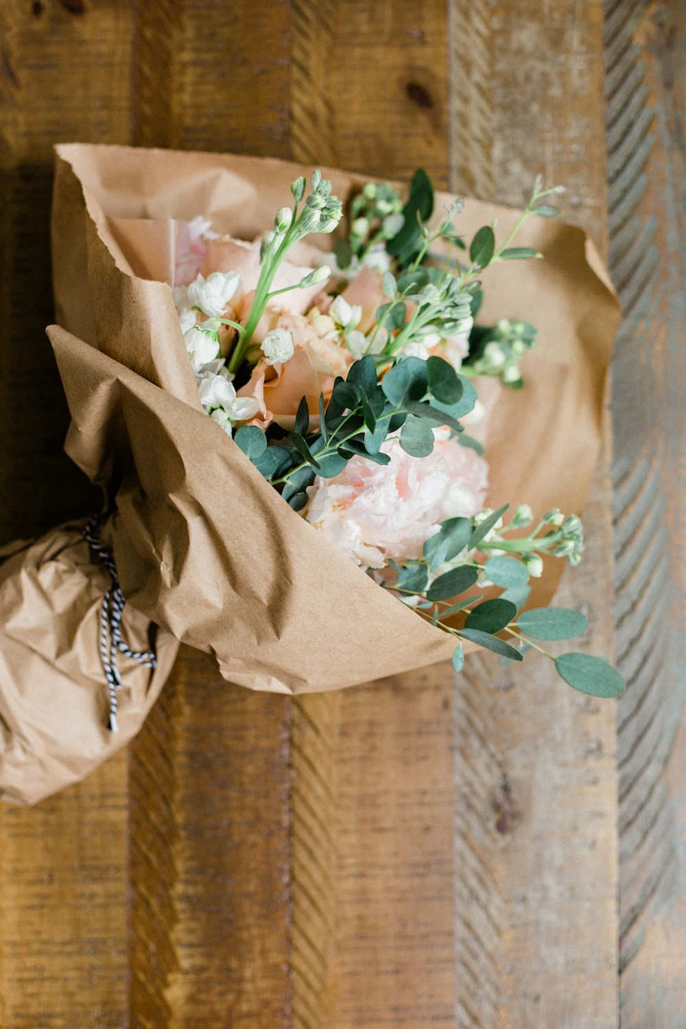 beige flower bouquet