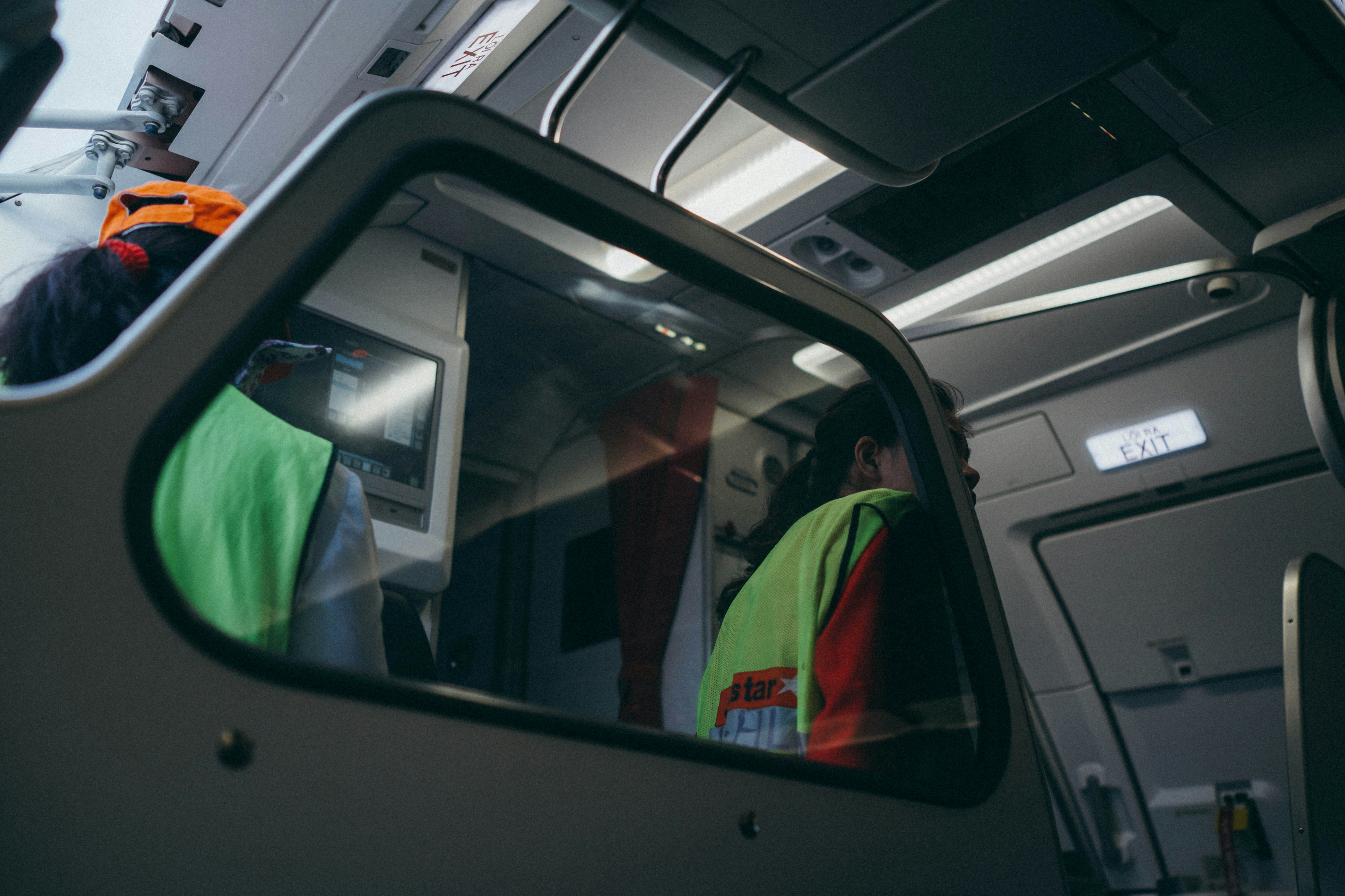 The Comprehensive Guide to Aviation Training: Pilots, Cabin Crew, and Dispatchers