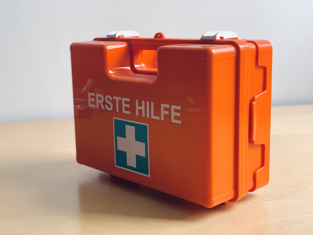 orange Erste Hilfe med kit,