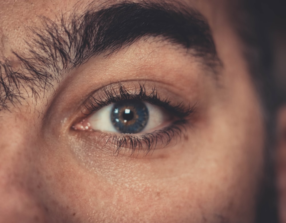 person's blue eye iris and pupil