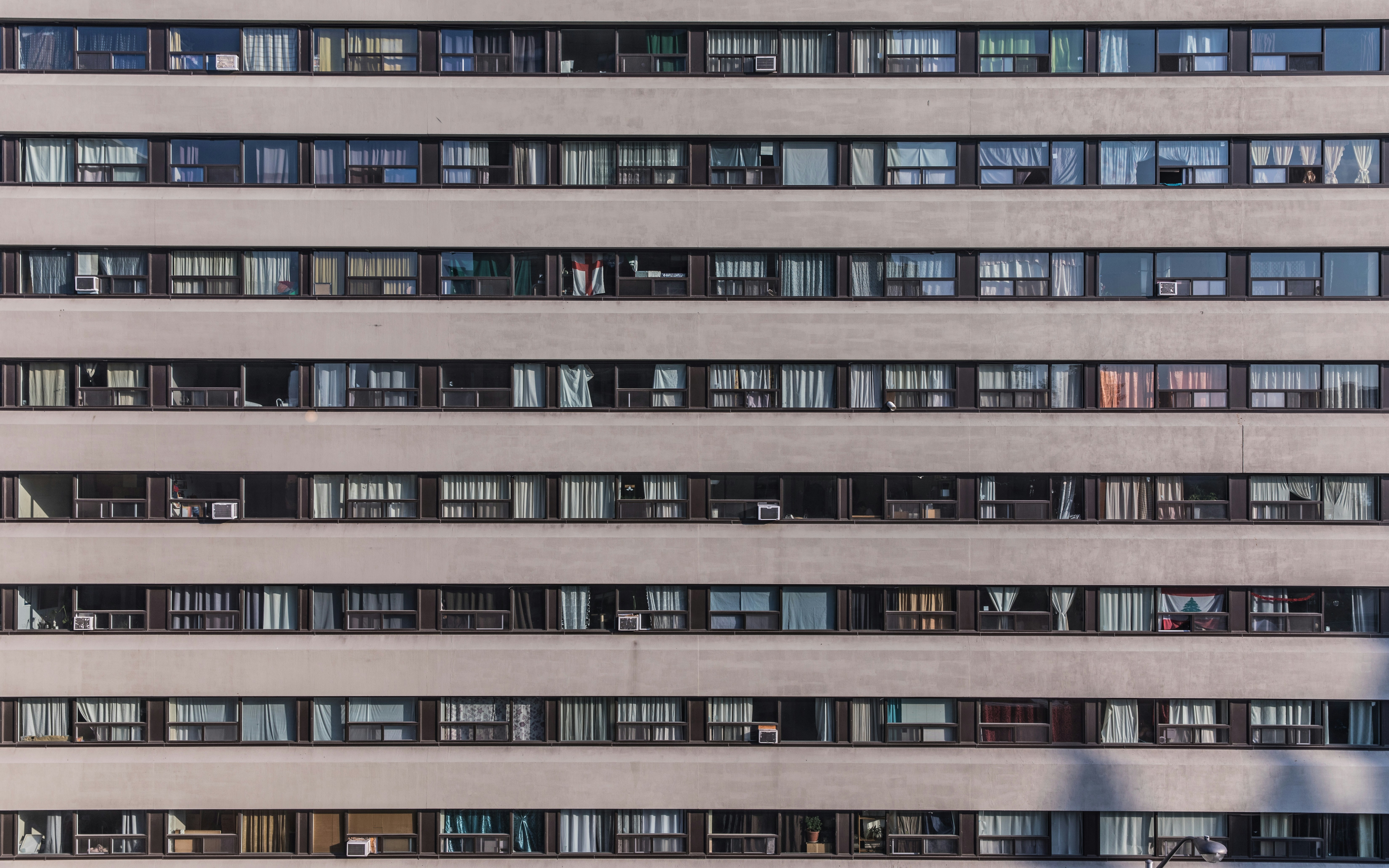 gray concrete building