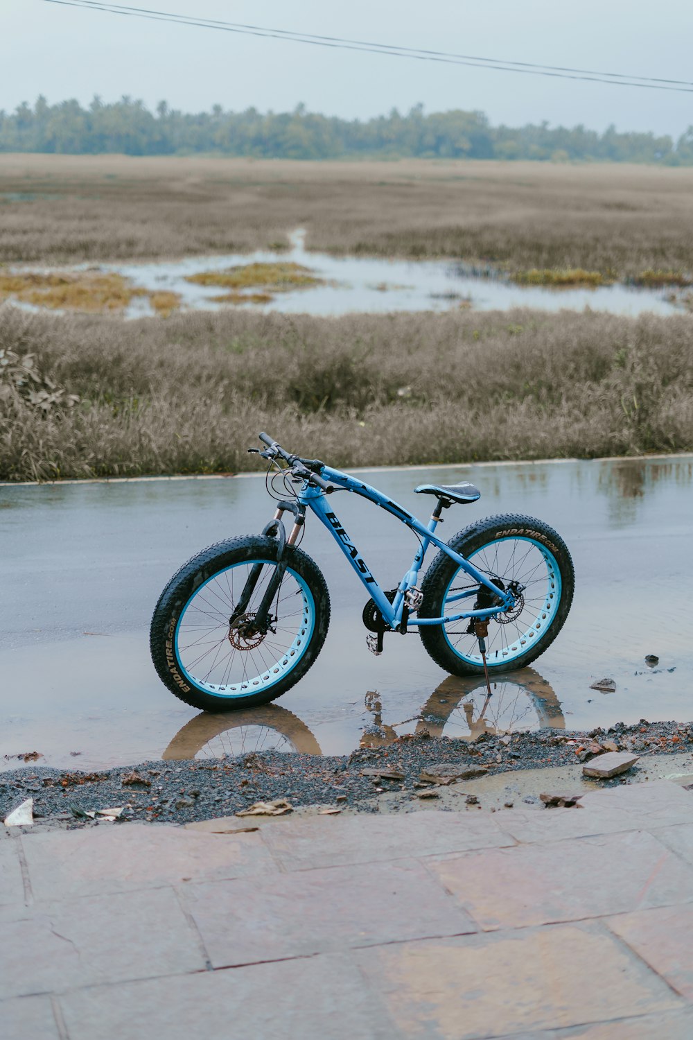 blue and black hardtail bike