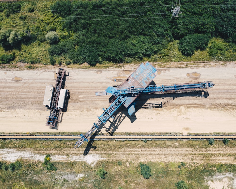 machine industrielle en métal bleu